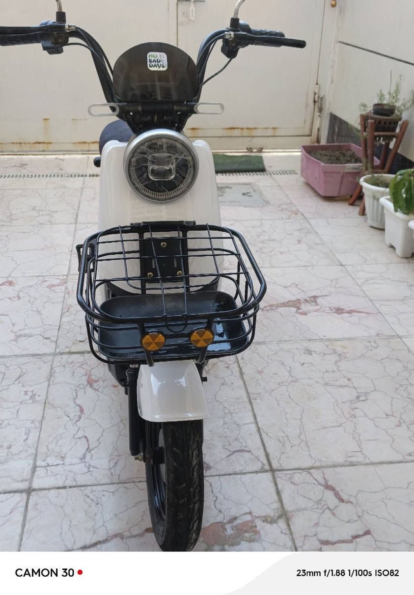 بايسكل شحن للبيع كامل مابي اي نقص شحانه بطاريات جديدات البايسكل نضيف سعر 200 الف /رقم الهاتف للتواصل  ***********
