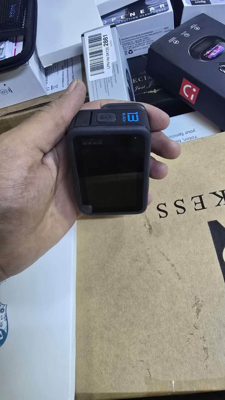 📷 GoPro HERO 13 Black للبيع
كاميرا أكشن أصلية GoPro HERO 13 Black، مناسبة للتصوير والمغامرات والرياضة والسفر.

المواصفات:

🎥 تصوير فيديو بدقة تصل إلى 5.3K

📸 صور عالية الدقة

🛡️ تثبيت إلكتروني قوي HyperSmooth

💧 مقاومة للماء

📱 شاشة أمامية وخلفية للمشاهدة والتحكم

🔋 بطارية قابلة للشحن

🔌 منفذ USB-C

🎙️ دعم التحكم الصوتي

⏱️ أوضاع تصوير متنوعة مثل TimeWarp

📡 إمكانية البث المباشر

🎒 تأتي مع حقيبة حفظ وحماية

🔧 معها ملحقات التثبيت والكابل والملحقات الظاهرة بالصور

📦 الحالة: مستعملة، والحالة الخارجية واضحة بالصور.

📌 المحتويات: الكاميرا + الحقيبة + البطارية + الملحقات الظاهرة بالصور.السعر 500وبي مجال قليل                ‭***********‬
