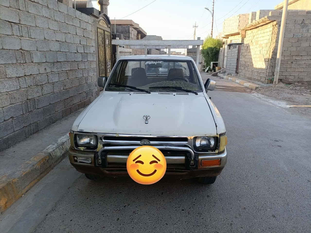 المحرك: محرك بنزين كربوريتر الشهير (عزم وقوة بالتحميل) وصيانة اقتصادية جداً.
🕹️ ناقل الحركة: جير عادي (يدوي) 5 سرعات، قوية جداً بالمرتفعات والطرق الخارجية.

🛞 الشكل الخارجي: صبغ نظيف مع الخطوط والستيكرات الجانبية الكلاسيكية المميزة، مجهزة بقماري (قفس) حديد خلفي جاهز للتحميل والأعمال.

🛋️ الداخلية: مقاعد مريحة ونظيفة، الديكورات الداخلية بحالة جيدة جداً، جام (نوافذ) يدوي هندل الأصلي.

⛓️ نظام الدفع: دفع خلفي (4x2)، سست خلفية قوية تتحمل الأوزان الثقيلة بدون أي مشاكل.

ملاحظات إضافية:

السيارة مسرفسة وجاهزة للاستخدام الفوري، ما تحتاج مصاريف.

لغرض الشغل، التوصيل، أو حتى للاقتناء لعشاق الهايلوكس القديم.

📍 المكان: العراق / [الانبار الفلوجه الكرمه]
💵 السعر: [53ورقه] (قابل للتفاوض البسيط للشراي الجاد)سنويه لغاية 2029
📞 للتواصل والاستفسار: [***********

(ملاحظة: المعاينة خير برهان، يرجى الاتصال للجادين فقط
