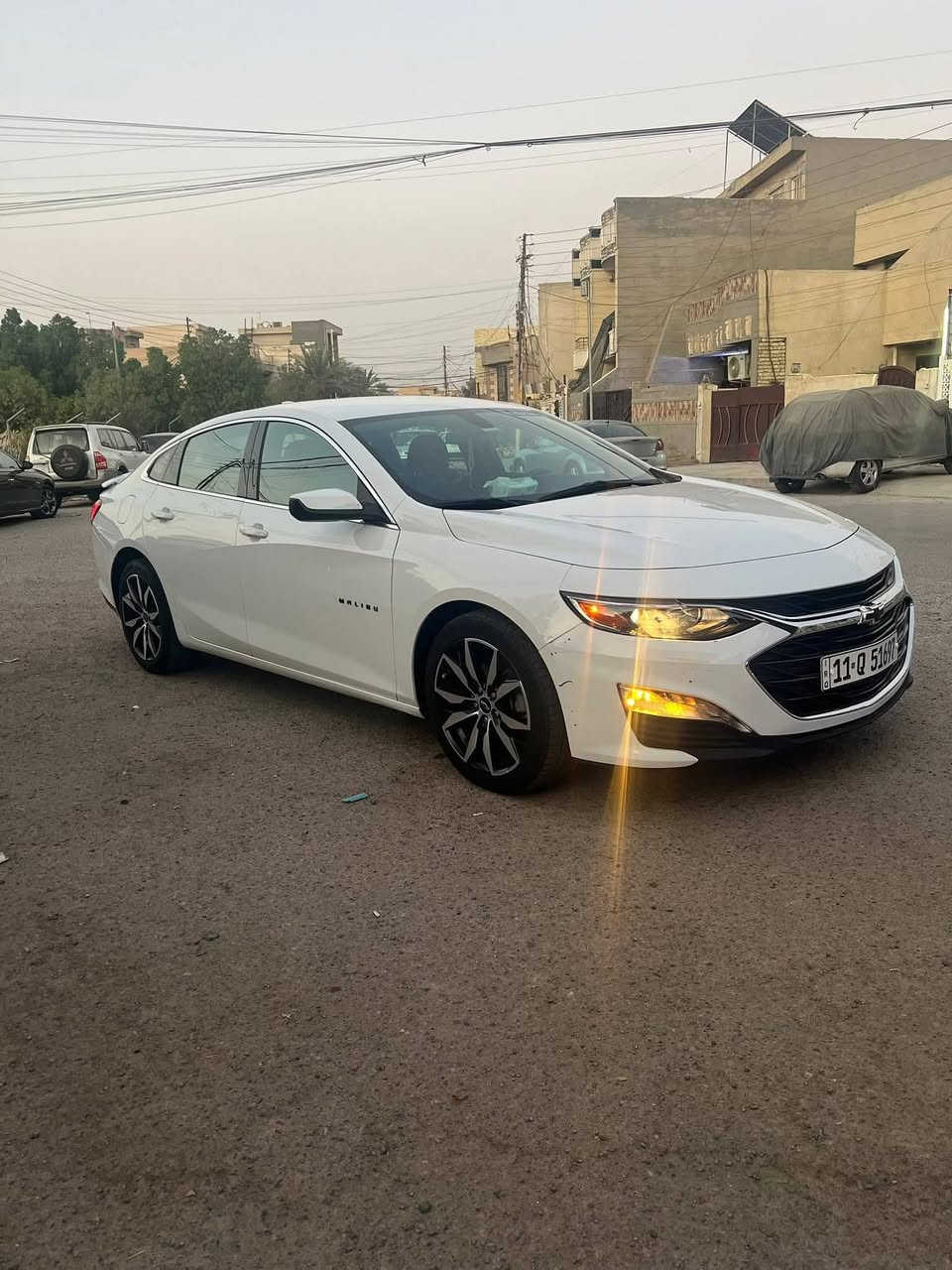 السلام عليكم سياره ماليبو بيضاء2022 مواصفات الار اس سياره حادثها صندوق خلفي بارد فقط+الشباك الامامي شويه مكسور منه بدون ايرباك ولا صبغ سياره حلوه و نضيفه ماشيه89الف كيلو سعر 125و بي مجال متواجد واتساب ***********
