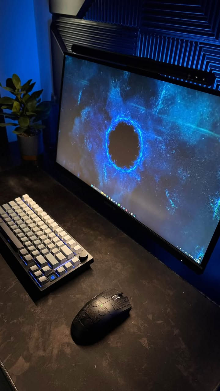 للبيع سيت اب كامل (ابيع كامل)
مواصفات الكيس 
Mb: B760-Plus Prime 
Cpu: i5-14400F 
Ram: FuryX 16GB 5200Mhz 
CpuCooler: Snowman KS240
Gpu: RTX 4070 Super TUF
Storage: M.2 lexar 1Tb
Psu: Ruix 750w
————————
الشاشة
GIGABYTE M27Q 
Size: 27 
Rt: 165Hz 
Res: 2k (Up to 3k) 
Ips pannel 
بالظهر شاد بيها اضاءة تفاعلية ويجي فوكاها مونتر لايت بار 
————————- 
الكرسي 
DxRacer 
مثل ما موضح بالصور الكرسي نظيف كلش 
ماوس اتاك x11 
الكيبورد اتاك الترا ٨٢٠ 
السماعة كلاود ٣ هايبر اكس وايرلس شحنها يطول خير من الله 
الميز كلش بسيط مابي هوايه تفاصيل بس رف لليوبي اس وقياساتة ارتفاع ٧٥ وطول ١٨٠ وعمق ٧٥ (اسود) 
الستاند مال شاشه واللايت بار والاضاءة الخلفية وستاند للهيد سيت هذني مو من ضمن السعر
مكاني بغداد / حي العامل 
واتس: ***********
