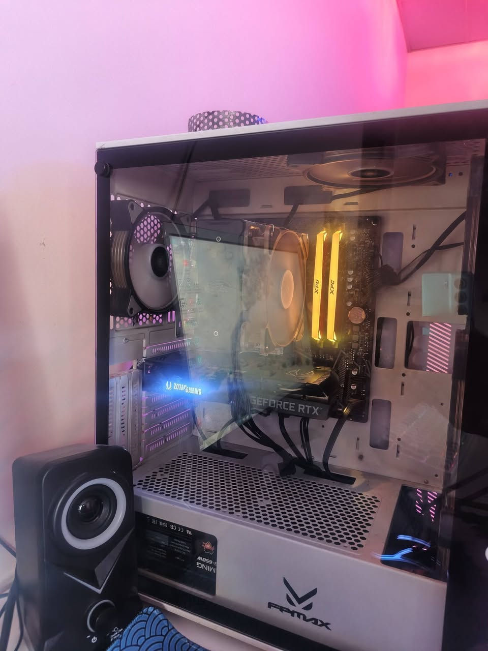 سلام عليكم
pc للبيع 
مواصفات الكيس
معالج r5 5600x
المذر b550 كيكابايت
الرام ram16 xpg rgp
m.2 512 كنكستون
كارت الشاشه RTX3060TI زوتك
مبرد من ديب كول
مواصفات الشاشه
من lg 
165h
24بوصه
fhd
باقي الملحقات 
كيبورد اتارك شارك واير لس
ماوس عادي
طاوله كيمنك 
--------
السعر 
الكيس 900الف
الشاشه 125الف
الطاوله 120الف 
بلنسبه للماوس وكيبورد والماوس باد هديه وي الحاسبه
سعر الكيبورد وحده 85الف مجاني انطي 
المكان البصره 
للاستفسار 
***********
