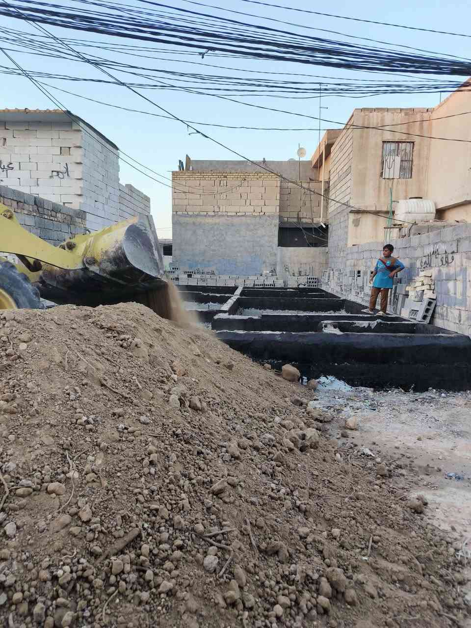 قطعه بصف المتجع مدفونه وكامله ١٠٠مربع السعر قفل ١٩مكانها الرشديه بصف متجع الشكرجي موبايل ***********
