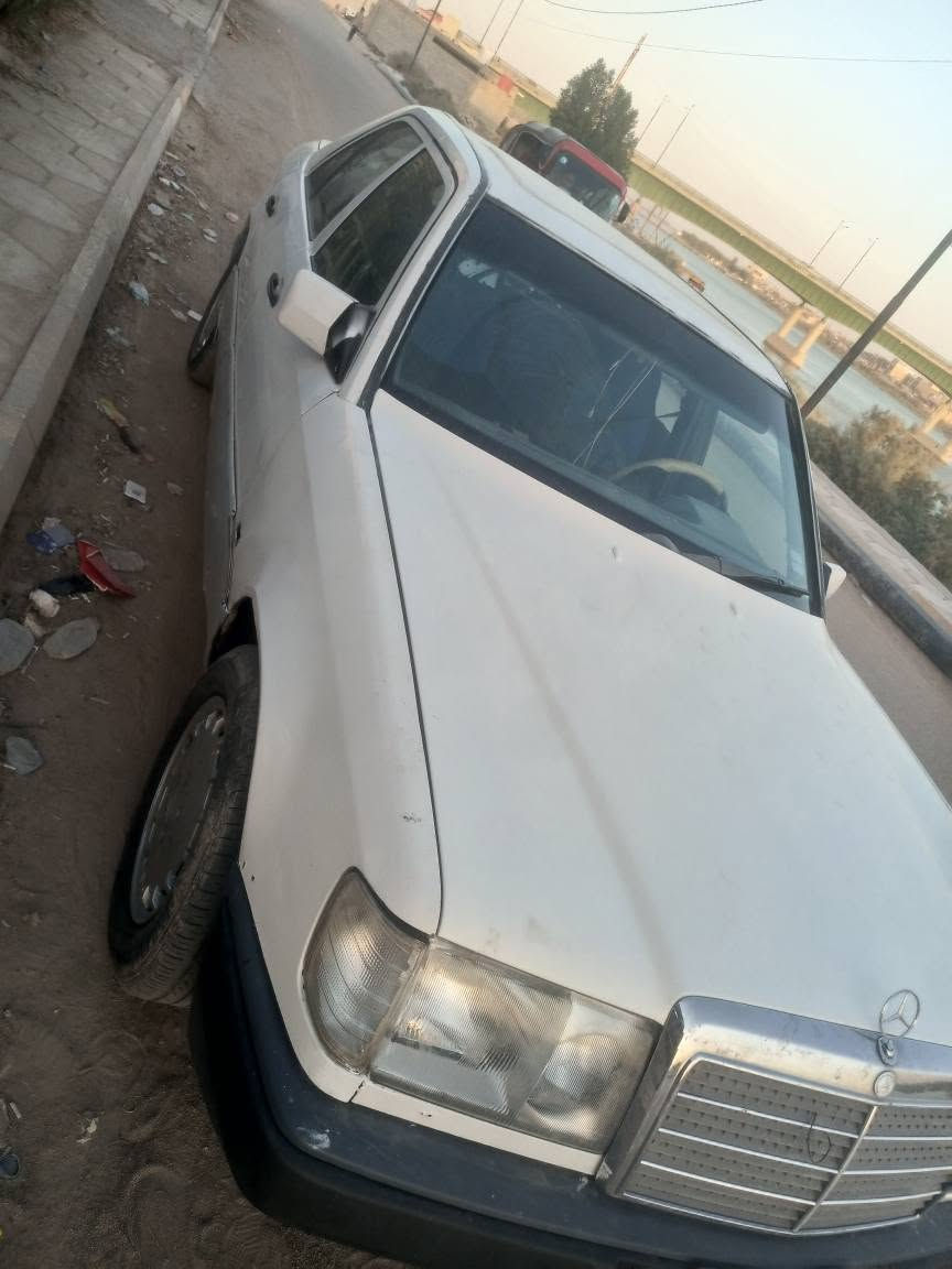 سلام عليكم سياره مارسدس دب للبيع سياره حلوه وجاهزة مكينه وكير 2500 بطه سياره كفاله كص واصوليت وتحويل مباشره رقم انكلايزي 16 قادسيه راعيه بلدير تحويل مباشر سنويه 2031 جديده سياره كله جديد بس التبريد ما كملته كلها جاهزه راديتر جديد مسجل بلاد سياره حلوه وجاهزة سعر 40 وبيها مجال أو مراوس حسب القناعه *********** وحاظر بكل وقت عنواني البصره القرنه البصرة, العراق
