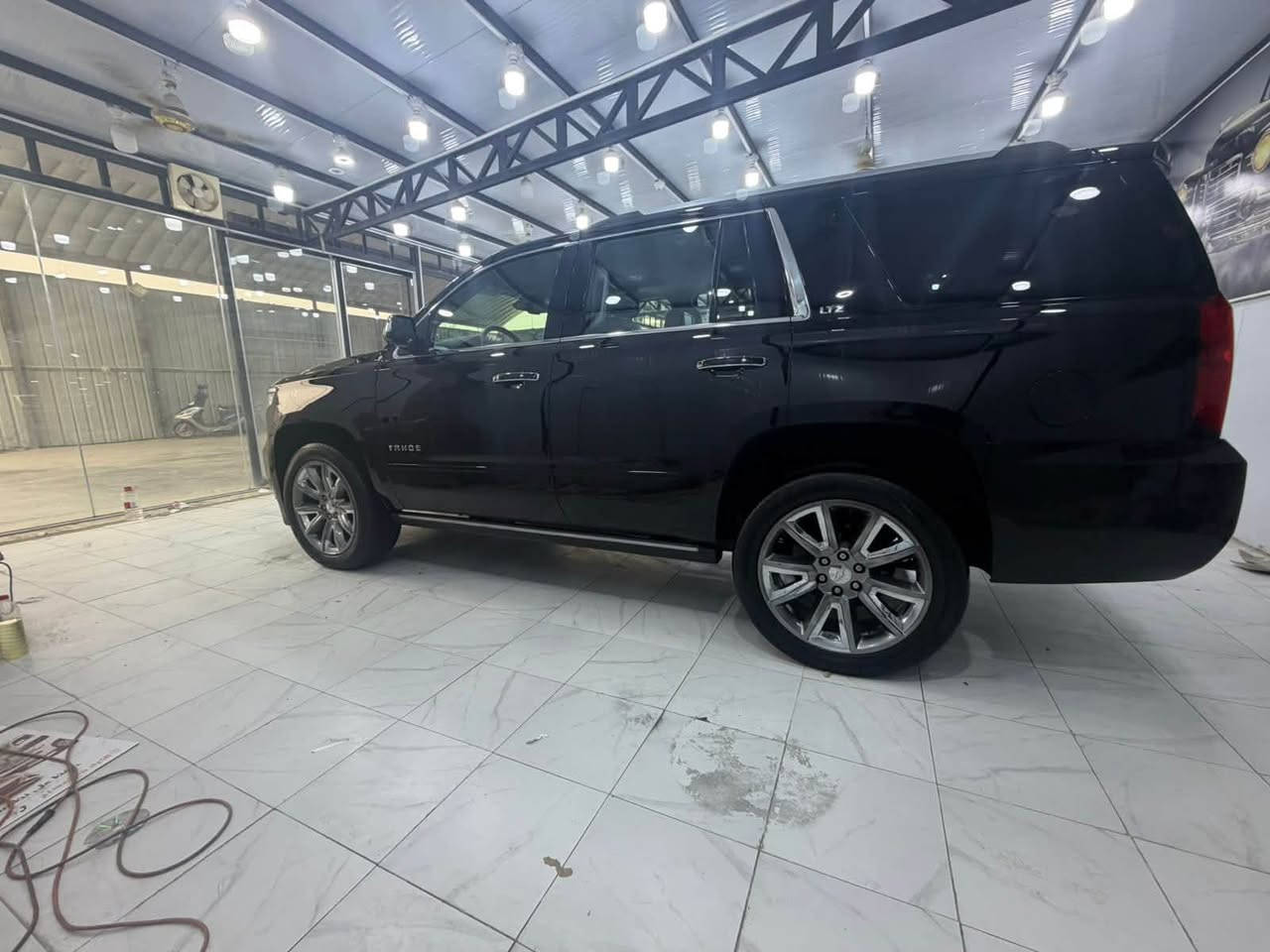 السلام عليكم تاهو  LTZ فول مواصفات موديل 2016  وارد امريكي  حادثه جاملغ الايسر وحافه النيد بدون دواخل بدون ايرباك دخول جديد ضباط رقم بغداد مكينه 5300المرغوب فولل مواصفات للاخير دوسات شفط مقاعد منفصل سياحي صندوق كهرباء  بانوراما ويل 20 سياره جديده بمعنه الكلمه سياره احله من صور  مري شفط سياره لون اسود مكان السياره بغداد حي أور رقمي ***********
