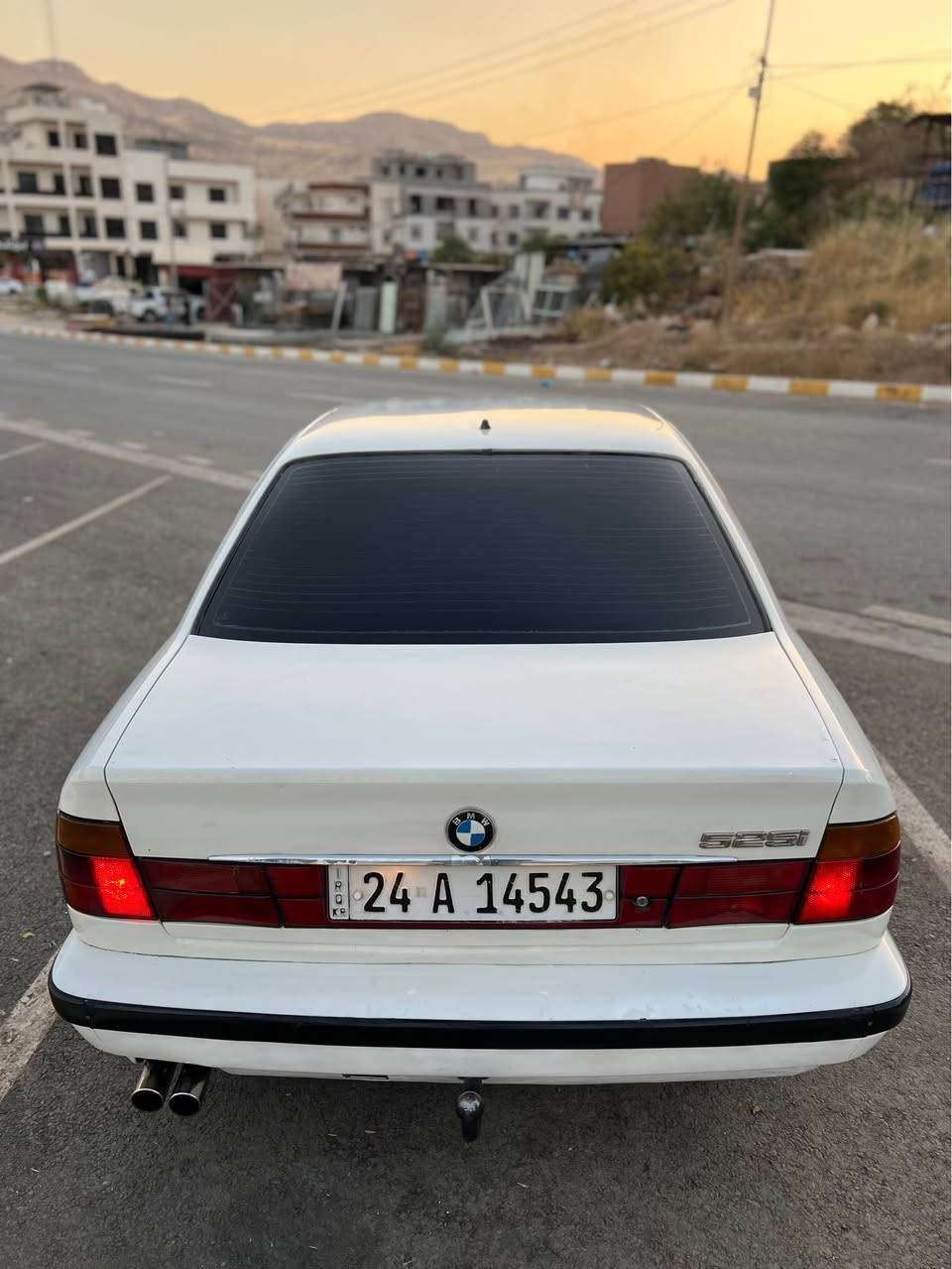 بو فروتني 525i موديل1990 گيرعادي دووجام كاره بايي بي دعم و سبغ رقم دهوك جديد غرامه سفر 
گيرو مه كينه تحويل بشرت سعر52 و مجال 
رقم تلفون *********** دهوك, العراق
