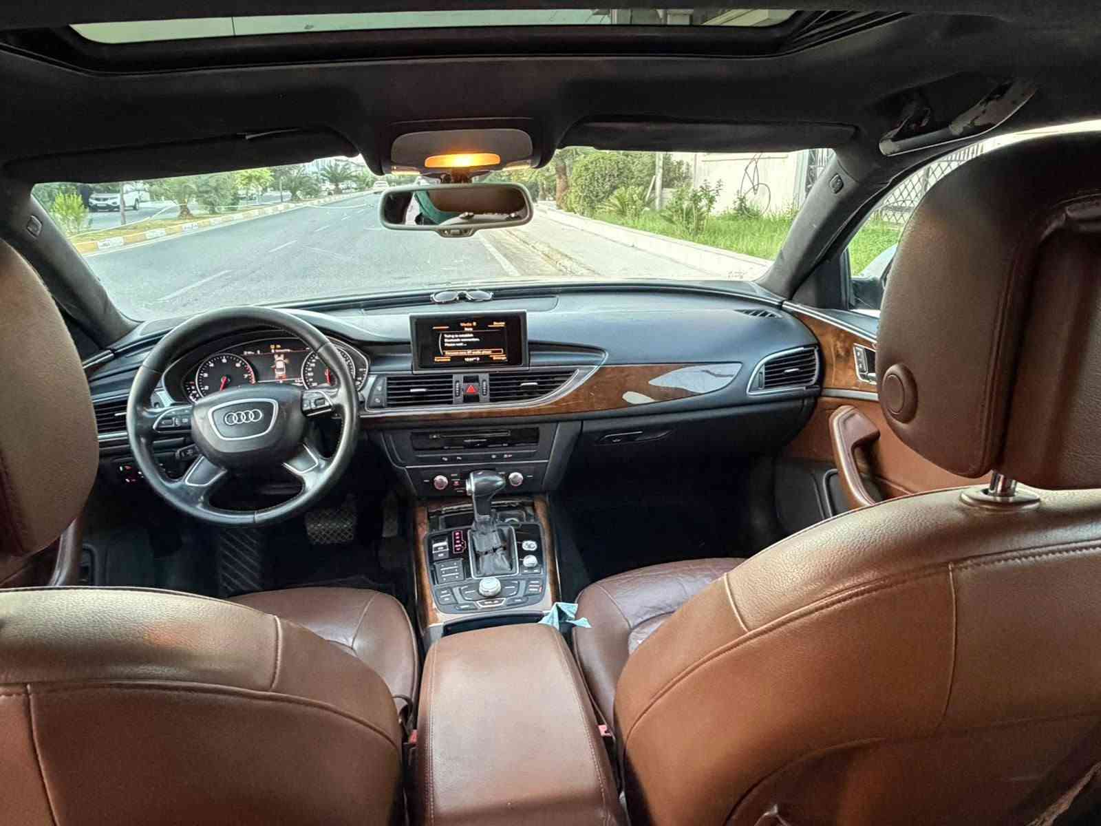Audi A6 2015 (( خليجي ))
للبيع مراوس اودي A6 فول 

السياره جاهزة بدون نواقص نهائيآ
  
اودي A6 

موديل 2015

 اللون اسود

ماشي 133 الف مايل
 مواصفات خليجية السيارة 
استلام شركة سردار في اربيل 
ضمان دولي السيارة         
                 

محرك 6 سلندر تنفس طبيعي  كير ٨ سرع 🚀 بشرط وضع شركة

                                المواصفات ١/١
1-ابواب وجنطه شفط             

٢- بصمة

٣- سايد بريك كهرباء 

٤- اوتو stop في الازدحامات 

٥- خمس بصمة

٦- بردة خلفية

٧- بردة جانبية

٨- كشنات جلد لاونين قرميطي

٩- كشنات كهرباء

١٠- كشنات خزن ميموري

١١- سيدي  جنجر ٦ اقراص (CD box)
‏DVD

١٢- سستم صوت كامل مضخم 10

١٣- شاشة متحرك

١٤- بلوتوث

١٥- اوتو هولد

١٦- ٤ حساسات امامية

١٧- ٤ حساسات خلفية

١٨- ٤ وضعيات قيادة

١٩- گیر  اوتوماتيك 

٢٠- گیر عادي 

٢١- گیر سپورت

٢٢- گیر  ستیرن (شفتات ستيرن)

٢٣- عداد سرعة 300 ✈️

 ٢٤- نظام ABS و مانع انزلاق 

٢٥- قفل  سرعة 

٢٦- تحكم ستيرن جهتين 
 
٢٧- بك   لايت ليد

٢٨- لايتات  امامي  ليد

٢٩- كشافات زينون

 ٣٠- لايتات  نظام دوارة

٣١- زراك لايت جهتين 

٣٢- مري قلاب 

٣٣- اشاير بالمري 

٣٤- تبريد مركزي ٣ قطع مناخ منفصل تحكم كامل من قبل السائق او راكب الامامي و الخلفي 

٣٥- ثلاجة
 
 ****************
گیر و محرك بالشرط

حدادية جديد بالشرط

تبريد ثلج بالشرط
******************

السيارة بيها فقط صبغ حزام بدون حادث 
معجون السيارة كفاااااااله عامه 

*******************
مکان سيارة اربيل 📍
رقم اربيل دولي سنويه هز فحص جديد
) السياره باسمي تحب تحويل تحب وكاله نفس اليوم
*********** واتساب
***********☎ أربيل, العراق
