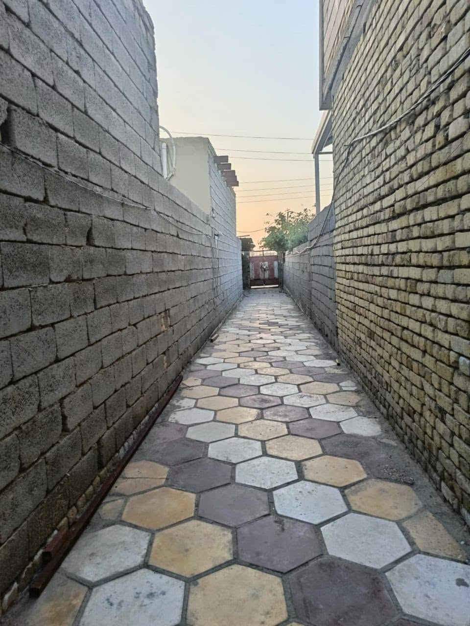 خلفي • دربونة ٢م • مساحه ١٨٠م