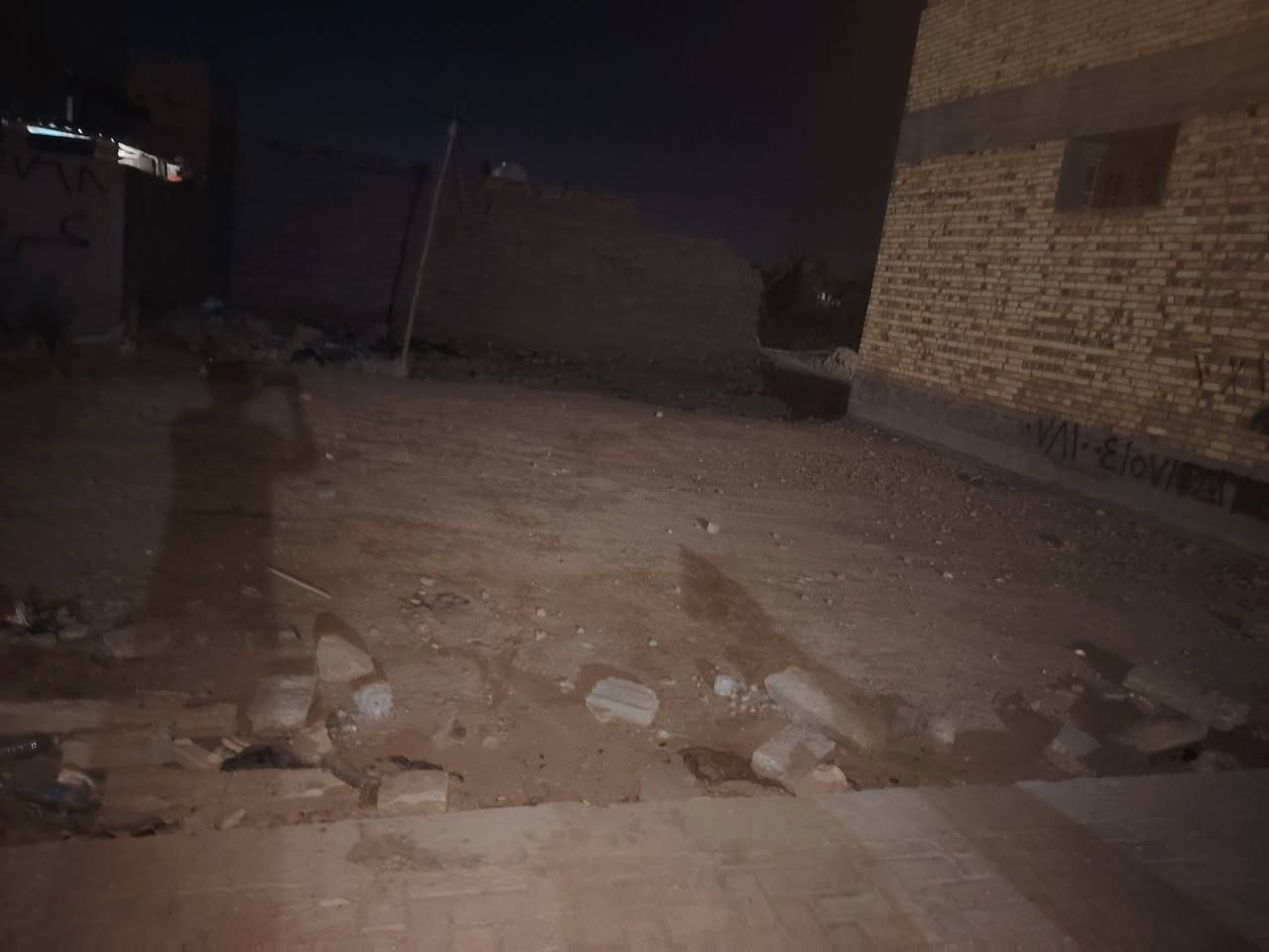 السلام عليكم ورحمة الله وبركاتة عرصة للبيع ١٠٠ مربعة مدفونة تراب حر او سبيس او محدولة او جاهز للبناء ١٠في ١٠ الأكاديمية خلف جامع الحسن الخدمات فول اب صف الركن مباشرة مهيئة لسحب الإسكان السعر ٣٨
***********
