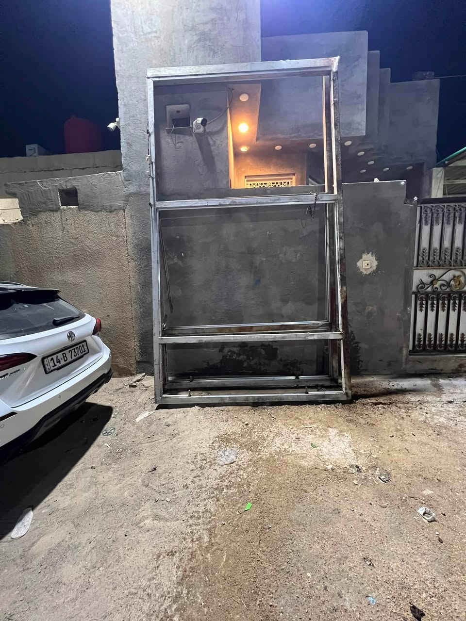 السلام عليكم للبيع باب جملون طلاكتين اسلايت 
العرض 4/5. و ارتفاع 4. متر الحديد ثقيل للاستفسار 
***********
