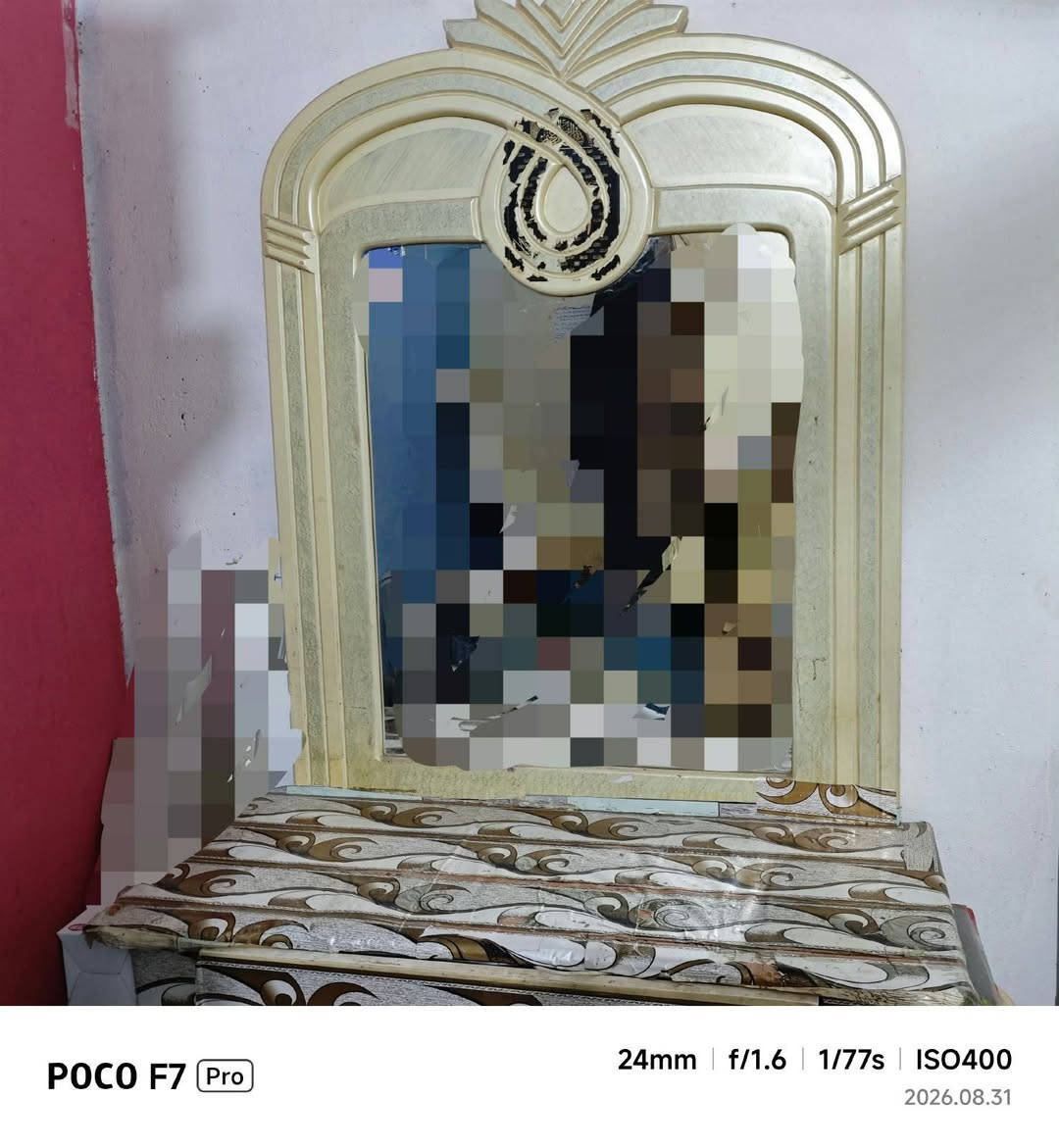 السلام عليكم غرفه نوم كويتيه مستعمله  774 740 9890
السعر 425

نص مكتوب في الصور:
- POCO F7 Pro 24mm | f/1.6 | 1/77s | ISO400 2026.08.31
- POCO F7 Pro 55mm | f/1.6 | 1/51s | ISO400 2026.08.31