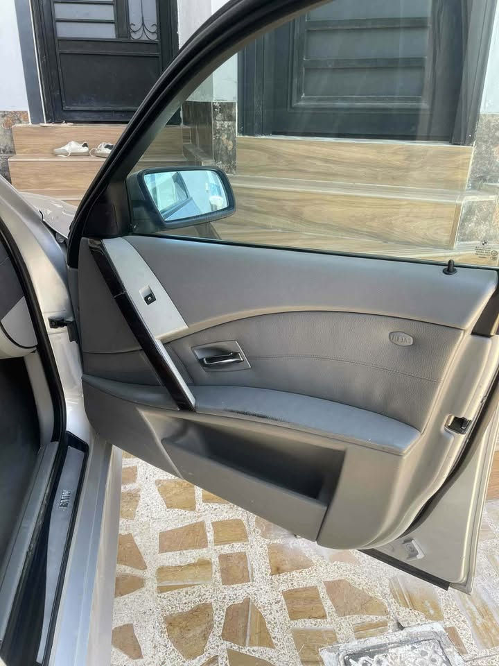 للبيع : BMWE60
موديل : 2004
محرك : 530i n52
لون : سلفر بدون حادث ودواخل 
بيها قطعة صبغ اوربي
السيارة نظيفة حيل تبريد ثلج
محرك وكير بشرط 
كشنات جلد 
كت M5 دعاميات ودوسات m5
بدون فتحة 
الــســـعـــر : 125
للاتصال على الرقم : ***********
