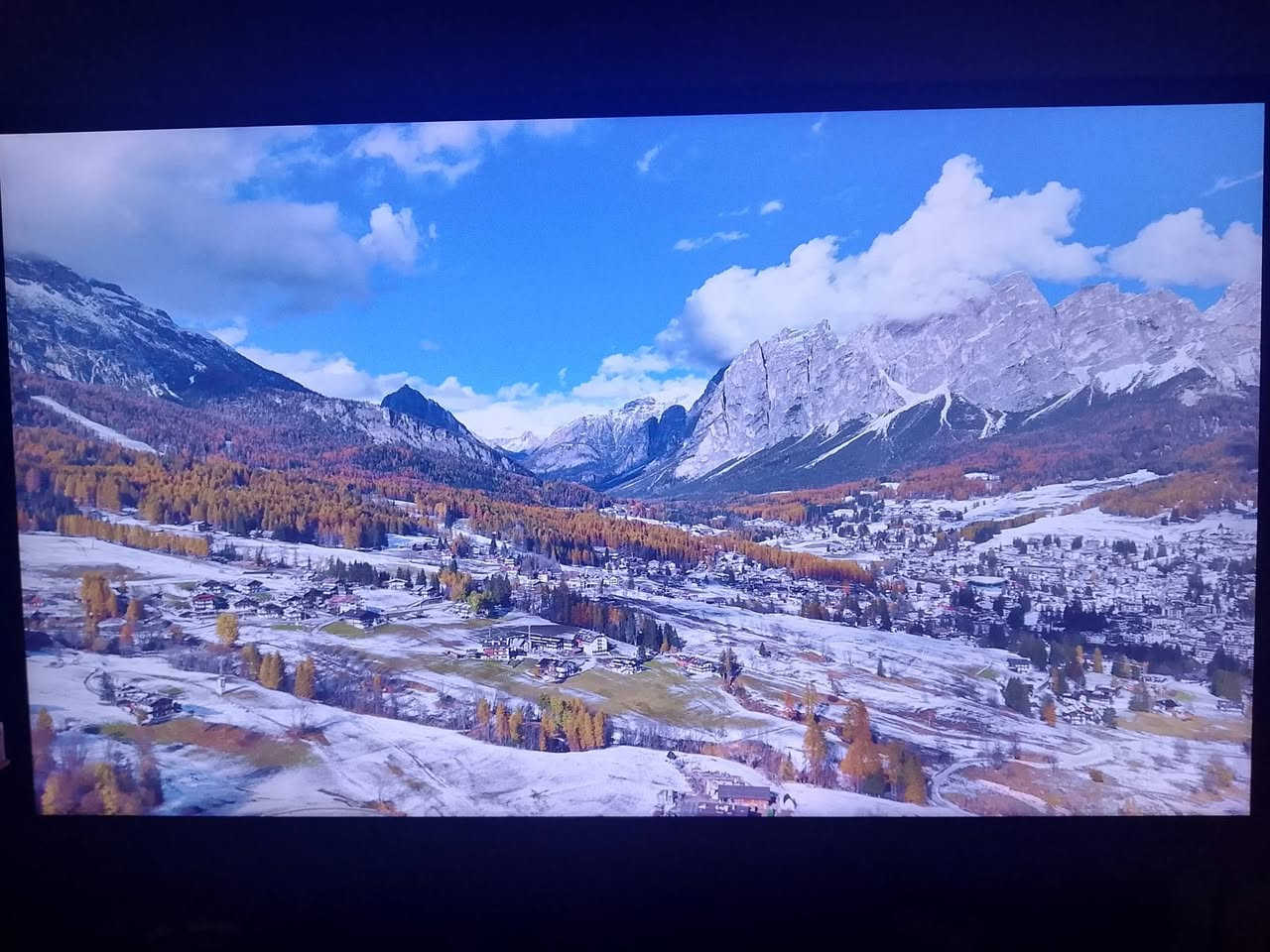 السلام عليكم تجميعه مرتبه ونضيفه تشغل اي شي يعجبك باداء حلو
معالج :  i5 9400f
كرت : Galax 3050  8g 
تحزين :  500gb ssd
رامات : 16gb ddr4 lexar
بور :   650w
بورد :   H310M pro 
مبرد : Air cooling

شاشه حجم ٣٢ و ٦٠ هيرتز و 4k سعرها ١٧٥ الف 

كيس سعره ٦٢٥ الف بيه مجال حك الجيه للطيبين 

مكاني بغداد الدوره حي المعلمين 
7748406454
