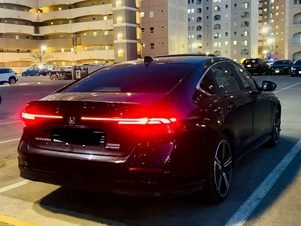السلام عليكم 
هونده اكورد اسود 2023 سبورت هايبرد  
بيها اربع قطع للبيع رقم بغداد بسمي تحويل ثاني يوم متوازي علابيعتها 150 وبيها مجال 
مكاني بغداد الاعضميه 
***********

