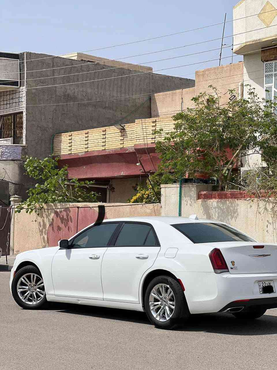 للبيع: كرايسلر أوباما 2019 (300S) - وارد كندي
سيارة نظيفة جداً ومكفولة، مواصفات ممتازة وحالة جيدة:
الموديل والفئة: 2019 Chrysler 300S (وارد كندي)  
المحرك والكير: محرك 3600، المحرك والكير مكفولات بشرط الفحص  
المواصفات:  
نص فول
تحكم ستيرن كامل + شفتات تبديل بالستيرن 
كشنات جلد بحالة ممتازة
ويل مكسيكي مع تخم تاير جديد
سيارة مكفولة وبدي نظيف، بيها فقط تعديل بارد قليل بالجاملغ الأمامي بدون صبغ.
الرقم والسنوية: رقم أربيل، سنوية جديدة تنتهي بعام 2031.
الأوراق: تحويل مباشر أو وكالة مضمونة حسب رغبة المشتري.
للتواصل والاستفسار:
رقم الهاتف***********
المكان: [البصره/ الزبير]
السعر : 265$ وبيها مجال
