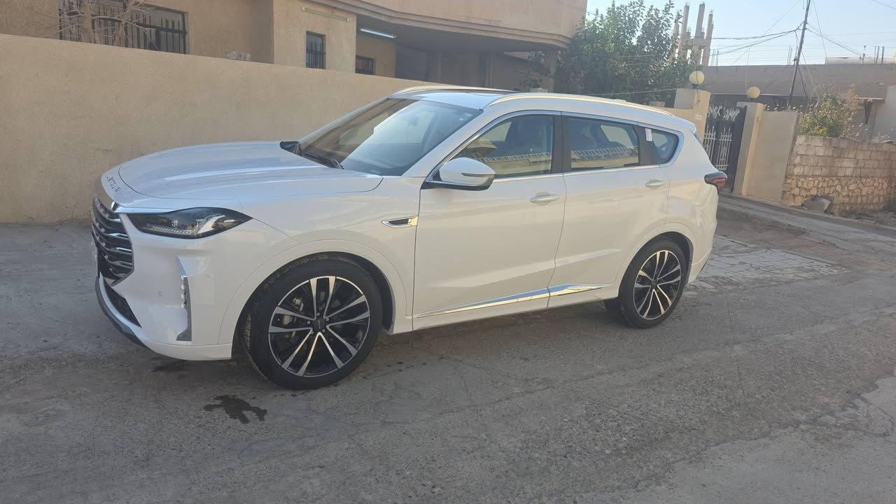 جيتور  x70 plus
السلام عليكم 

جيتور  x70 plus   2025فول مواصفات فئه  رقم اربيل دولي 

محرك 1600 تيربو المرغوب 

ماشيه10 الف وبعدها بالضمان  الصيانه مال وكالة

بانوراما

كشنات جلد + تدفئه تبريد + خزن + كهرباء

صندوق كهربائي

حساسات امامي خلفي

رادار جانبي

كَير 7 نمر

اضويه زنون متحرك

داخل ليد بالكامل

اضويه ترحيب

تحكمات ستيرن

ويل حجم 20

5 كامرات + كامره 360

7 راكب

3 وضعيات قيادة

اكروز سرعه

شفتات

بصمات 2

Auto hold

هاند بريك كهربائي

داخل مشمشي

مواصفات السلامة:

*كاميرات محيطية 540 درجة

* ﻿رادار تفاعلي

* ﻿نظام التحذير من التصادم الأمامي و الخلفي

* ﻿نظام تحذير مغادرة المسار

* ﻿نظام مراقبة النقطة العمياء

* ﻿نظام الكبح التلقائي في حالة الطوارئ

* ﻿حساسات اصطفاف أمامية وخلفية

* ﻿وسائد هوائية امامية وجانبية عدد 6

* ﻿نظام الفرامل اليديوية الأوتوماتيكي Autohold

* ﻿نظام المكابح المانعة للانغلاق

* ﻿نظام التحكم بالثبات

* ﻿نظام التحكم نزول على المنحدرات

* ﻿نظام مساعد صعود المرتفعات

المواصفات الداخلية والخارجية:

* ﻿شاشة عدادات رقمية قياس 10.25 انش

* ﻿شاشة عرض ترفيهية قياس 12.35 إنش

* ﻿نظام صوتي من ٨ سماعات عالية الجودة

* ﻿فتحة سقف - بانوراما

* ﻿مقصورة الركاب من الجلد الفاخر بلونين

* ﻿مقعد السائق والراكب تدفئة وتبريد

* ﻿مقعد السائق والراكب كهربائي

* ﻿مقعد السائق مزود بذاكرة لحفظ 3 وضعيات الجلوس

* ﻿عدد صفوف المقاعد 7) 3 ركاب)

* ﻿اضاءة محيطية داخل السيارة (7 ألوان)

* ﻿عتبات الأبواب الأمامية مضيئة� - 

* ﻿الأضواء الأمامية والخلفية أوتوماتيكية ليد (LED)

* ﻿نظام التحكم الذكي بالإنارة العالية

* ﻿مرايا خارجية قابلة للطي كهربائيه

* ﻿مساحات امامية مع حساسات للمطر

* ﻿ويل الالمنيوم قياس 20 آنش

* ﻿باب الصندوق الخلفي كهربائي

* ﻿شاحن هاتف لاسلكي

* ﻿نظام تنقية الهواء PM2.5 مع فلتر N95

* ﻿مكيف مع شاشة تحكم منفصلة للصف الثاني

* ﻿مسند الذراع الوسطي مع ثلاجة

* ﻿نظام الدخول الذكي (بصمة)

* ﻿قفل وفتح النوافذ والسقف باستخدام البصمة

* ﻿وضعيات قيادة متعددة

السعر 187 $

مكان السياره حمدانيه

رقم التلفلون ***********

