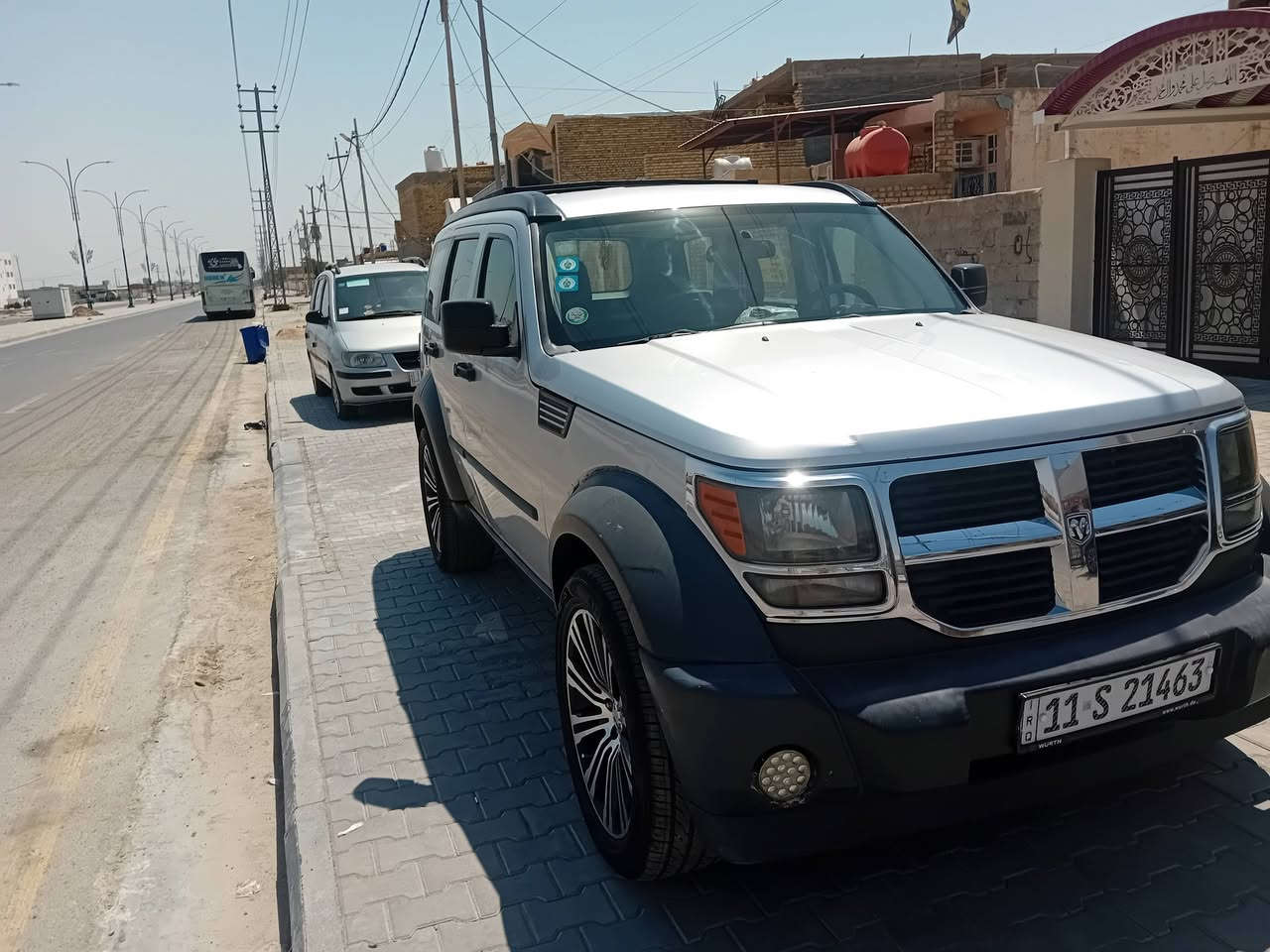 سلام عليكم دوج نترو موديل ٢٠٠٨ رقم بغداد انكليزي  سياره مكفوله من ضربه والصبغ.ماعدى طخه خفيفه بقبق الجنطه مكينه كير تبريد حداديه كهربائيات كله شغال تخم تاير جديد سعرها ٨٠ وبيها مجال  مكان السياره كوت مركز المدينه للاتصال***********

