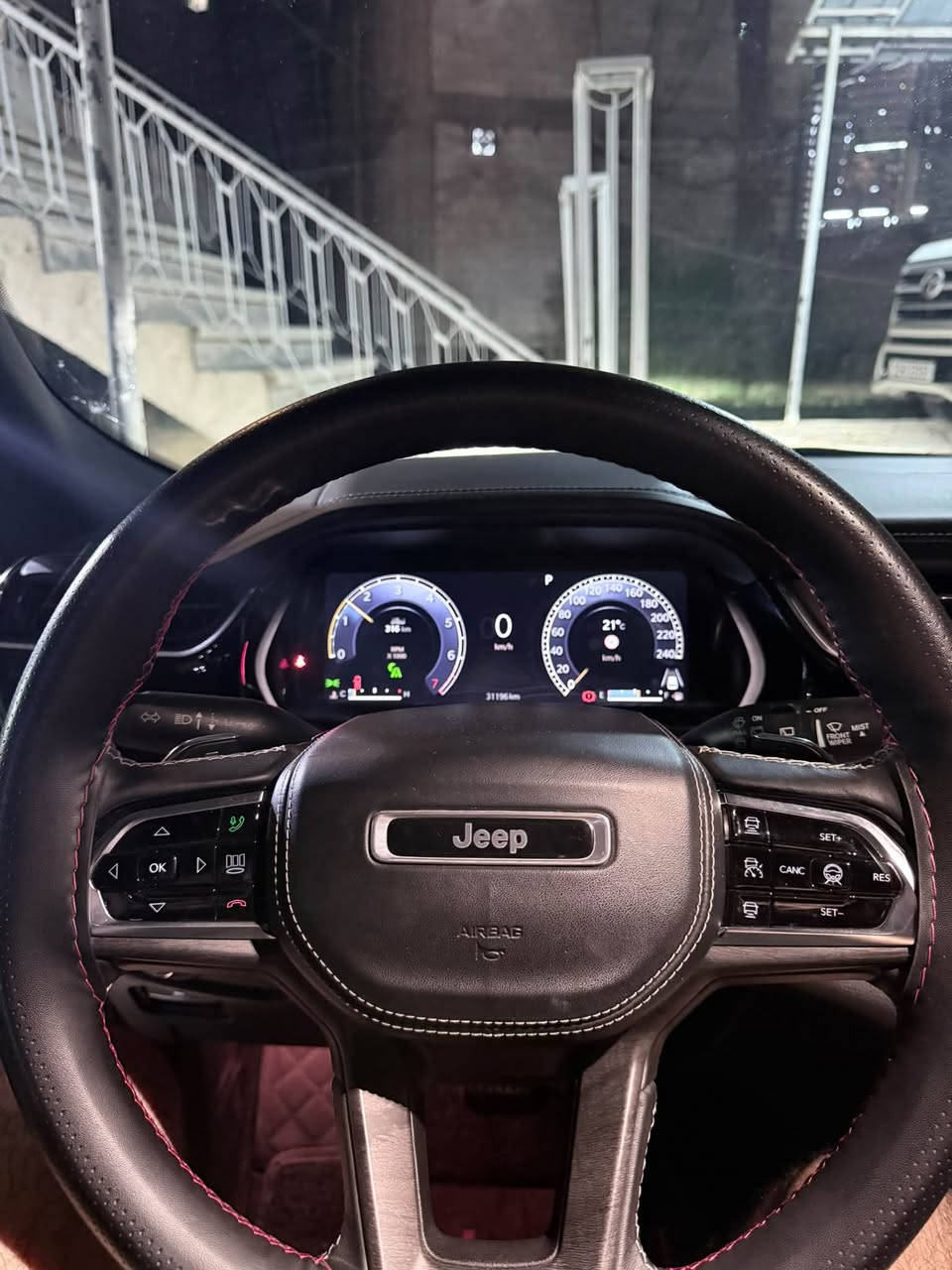 السلام عليكم للبيع 

Jeep grand cherokee overland 2023 
جيب كراند شيروكي موديل 2023 اوفرلاند وكالة هارلم خليجي فئة ال ٥ راكب ماشية 31 الف كيلومتر لون اسود  داخل ماروني ام ال ٣ شاشات 

السيارة دبل كوت من الوكالة و مغلفة PPF و مكفولة من كلشي بدون اي حادث او صبغ او تبديل و مفولة مواصفات و جداً جداً نظيفة على ايدي محرك ٦ سلندر ٣٦٠٠

السعر 40 الف دولار قفل مكانها بغداد الكرخ

السيارة بيها ملاحظة رصعة صغيرة جداً يم قبغ البنزين و مأشرها باللون الاخضر بأخير صورة  

للتواصل : *********** 

المواصفات : 

*نظام دفع رباعي 4X4 
*نظام التعليق الهوائي (جكات)
*فتحة سقف بانوراما 
*الصندوق كهربائي بخاصية الفتح باستشعار القدم او البصمة
*ويل قياس 20 انج
*شاشة عرض لوحة القيادة على الزجاج الأمامي (داتا شو)
*رادار تفاعلي مع خاصية التوقف والانطلاق
*نقطة العمياء
*تحذير الخروج عن المسار
*نظام المحافظة على البقاء فى المسار
*نظام التعرف على اشارات المرور
*خاصية المساعدة على التوجية فى التقاطعات
*حساسات امامية وخلفية
*كاميرات 360 للرؤية المحيطية
*كاميرا رؤيا ليليه
*مانع تصادم خلفى
*نظام القيادة شبه الذاتية
*المقاعدة الامامية كهربائية ومساج وذاكرة
*نظام التشغيل عن بُعد
و بعد كلش هواية مواصفات معروفة الاوفرلاند
