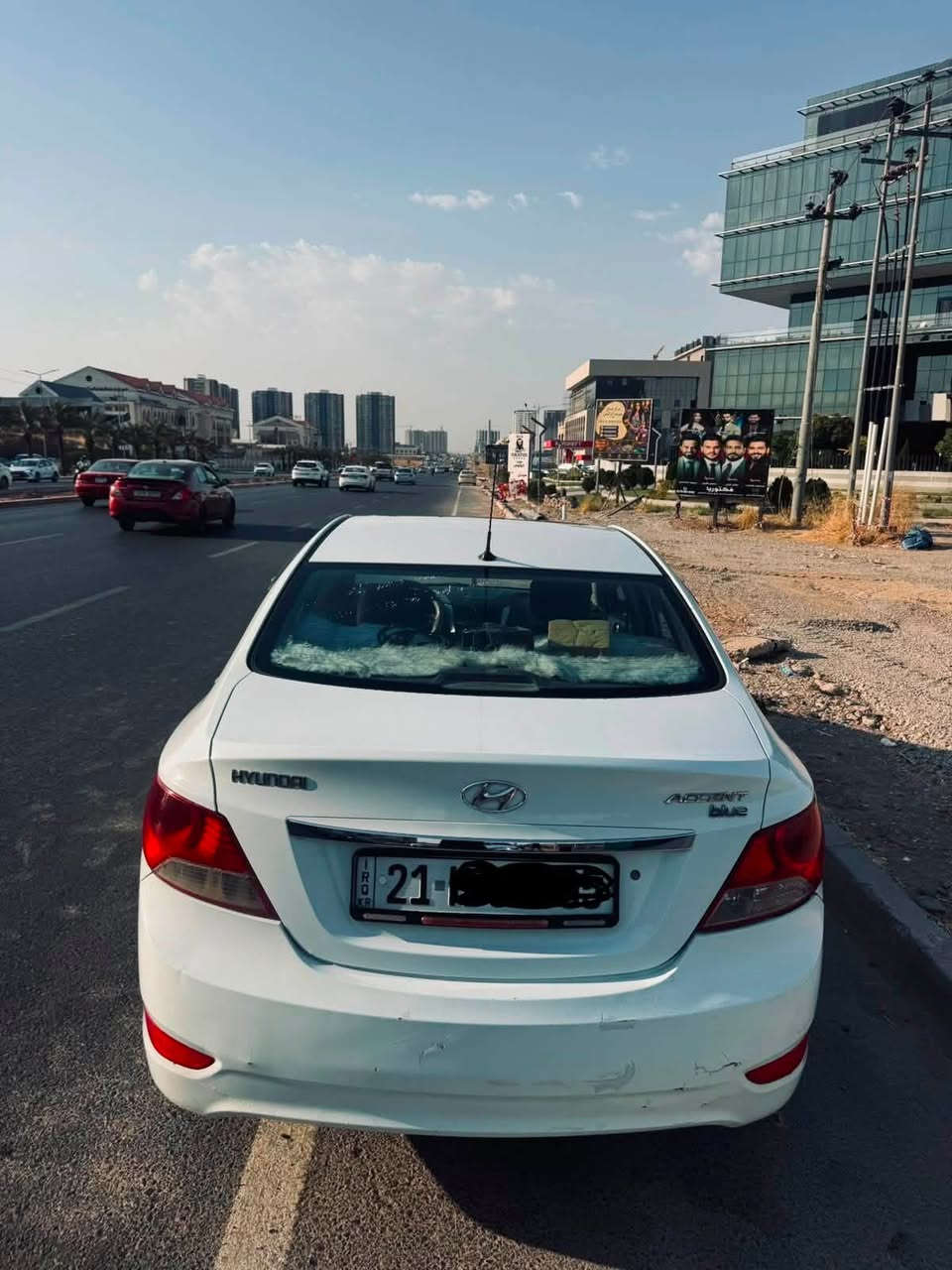 ئەکسینت ٢٠١٢  بلو  تۆماتک  و سلاید  وڤۆلیوم ٢٠٠ هەزار جوە  بەس بۆنیی سبوخە بێ ژۆرێ و بێ ئێرباگ  سفری ئێرەیە سەیارەکە  بەس سەنەوی بەسەر چوە  سەیارەکە بێ مەسرفە  سەیارەکە جوان و  جائیزە   لەهەولیرم 
سعری٩١ کەمێک مەجال  
***********
