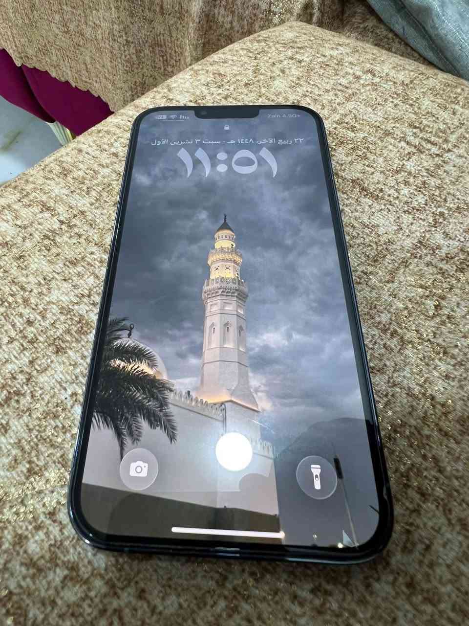 ايفون 13برو ماكس
ذاكره /512
لون /بحري 
بطاريه /92
جهاز  نضيف نضافه فول 
وياك باكيته فقط 
جهاز وتر 
سعر 750 الف 
تواصل /***********
