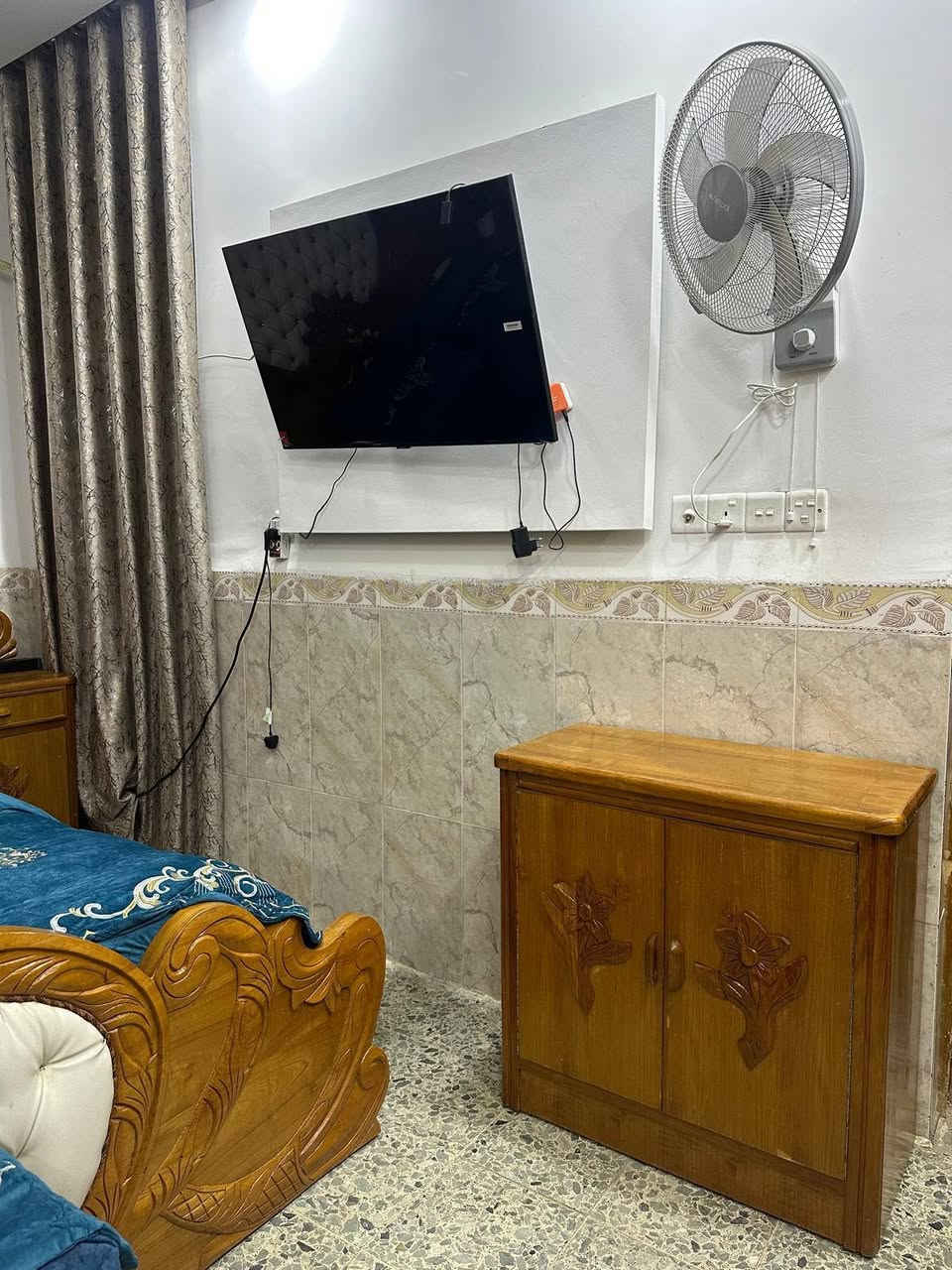 السلام عليكم غرفة شرط بعدها جديده ومابيها اي ضرر سگمتها 3مليون ونص اريدها ب2مليون
مكاني نجف حي النداء 
للاتصال والاستفسار 
***********اتصال واتساب
