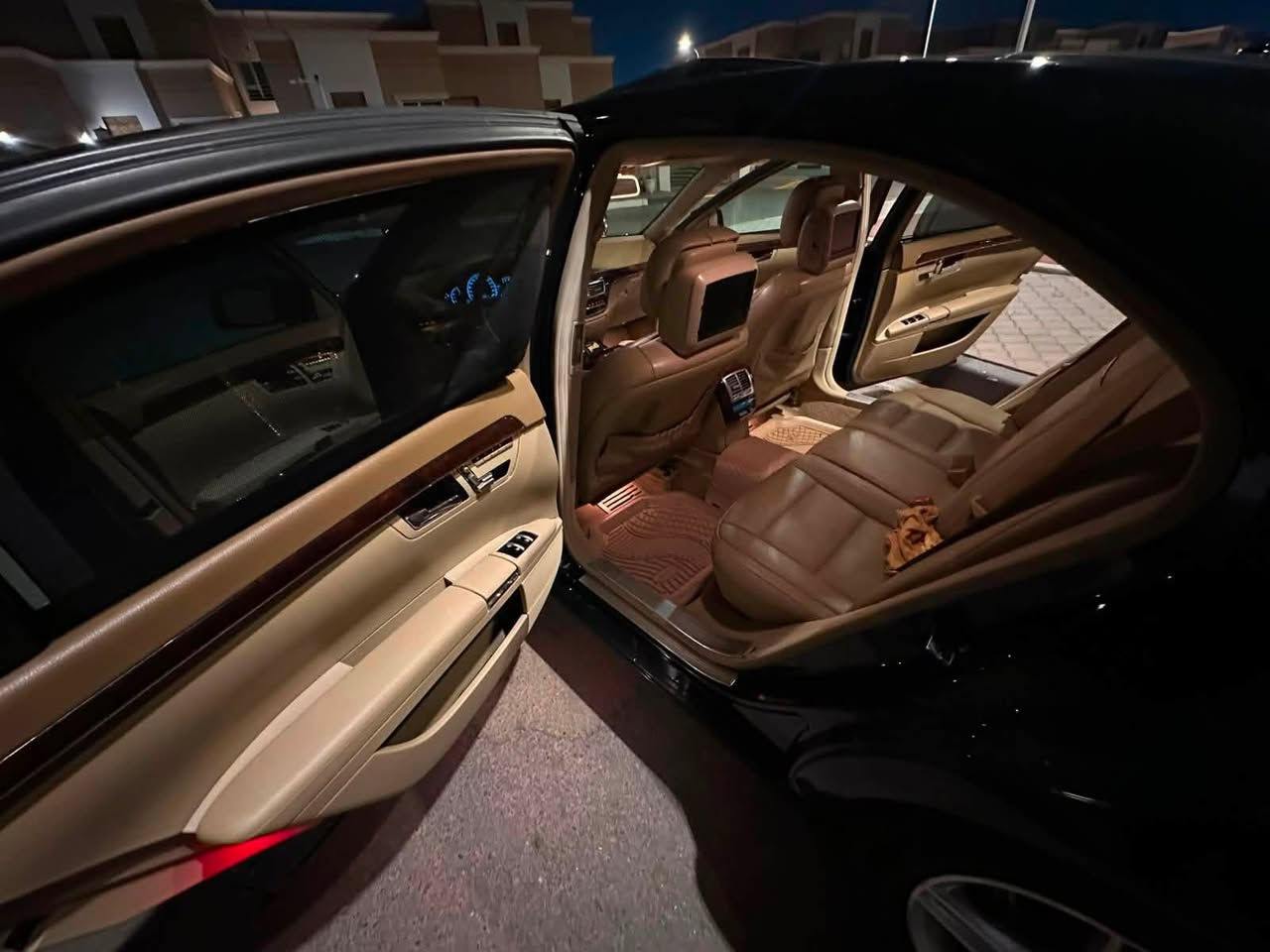 مارسيدس S350 
باب طويل ٦ سلندر محرك المرغوب 
السياره وكاله BCM مكفوله من الضربه و الصبغ 2011 رقم اربيل سنويه وهزه جديده 
باسمي مكانهه البصره فول مواصفات 
صفر مسج ويل AMG وتخم تاير جديد
 وشادلهه منظومه زينون وزرع عدسات اضافيه بيه ثلاجه خلفيه
 وحته هيدفونات  الشركه بيهه موجودات و باقي مواصفات الS المعروفه وغرفتهه بيجي 
السعر 240 $ للبيع او مراوس ب لاندكروز  كاااز حصرااا 
***********
