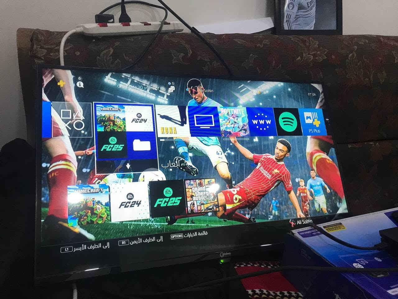 السلام عليكم بلي 4 سلم ذاكره نص تيرا جهاز لوك ستيكر اون لاين نظافه 100% يجي وياه قرصين fc24 و gta5 ويه يدات 2 اصليات متروس العاب مثل ما موضح كارتون الجهاز موجود ***********
