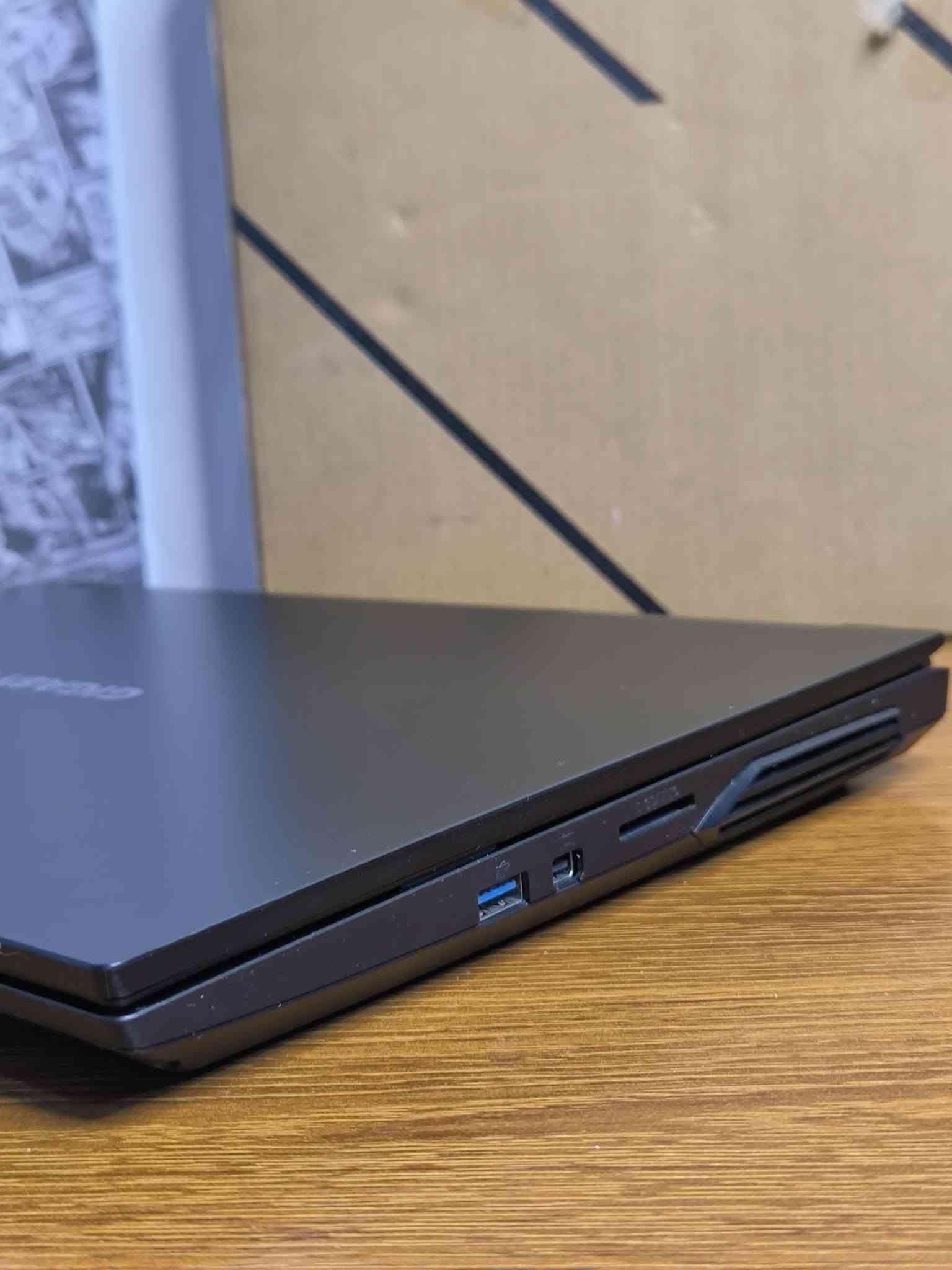 القوية والجميلة من GIGABYTE بكرت شاشة 3060 

GIGABYTE G5 
GPU : NVIDIA GEFORCE RTX 3060 ( 6 GB ) 
CPU : CORE I5 - 10 H 
RAM 16 GB
STORAGE 512 SSD NVMe
Screen 15.6 FHD 144Hz
الجهاز نضافة 97% كامل مع الكارتونة والشاحنة الاصلية 
البطارية 88.98%
كيبورد ضوئي RGB ملون 

مكاني بغداد 
‏‪***********‬‏
