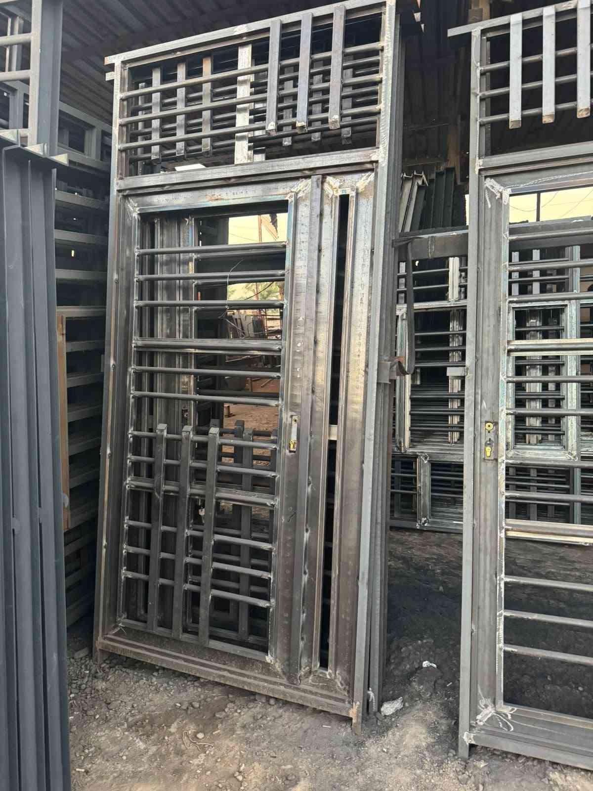 السلام عليكم يوجد لدينا بوب و شبابيك حديد شباك 2*2سعر125 شباك 150 *2سعر100الف باب 125 *270سعر165بابباب باب 1 *270سعر 125 الف عنوان بغداد جرف نداف ***********

نص مكتوب في الصور:
- CAMON 30 23mm f/1.88 1/20s ISO3340
- ٨ of ١٩ مصطفى باسم ٨ يونيو، الساعة ٥:٥٠ م