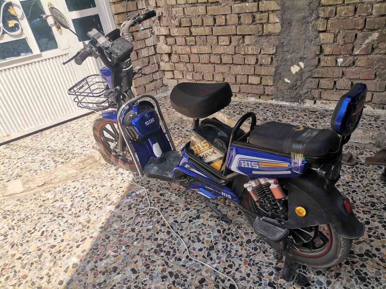 سلام عليكم
 دراجة شحن للبيع كاملة من كلشي مابيها اي نقص بطارياتها نظيفات دراجة كاملة مكملة عنواني بغداد ابوغريب هذا رقمي بي واتساب ***********
