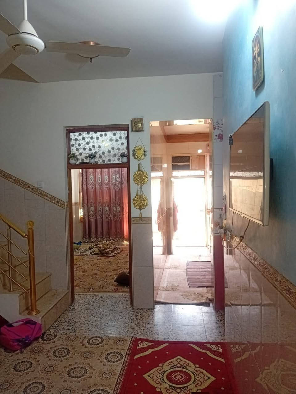 السلام عليكم من رخصت الادمن بيت ١١٠م عقد زراعي ١١٧ جبهه ٦نزال ١٩ بناء طابوق الوليد قريب مدرسة الوليد مقابل الأمن الوطني استقبال مطبخ صاله غرفتين خدمات كامله السعر ٨٠ بي مجال استفسار *********** بي وتساب خاص
