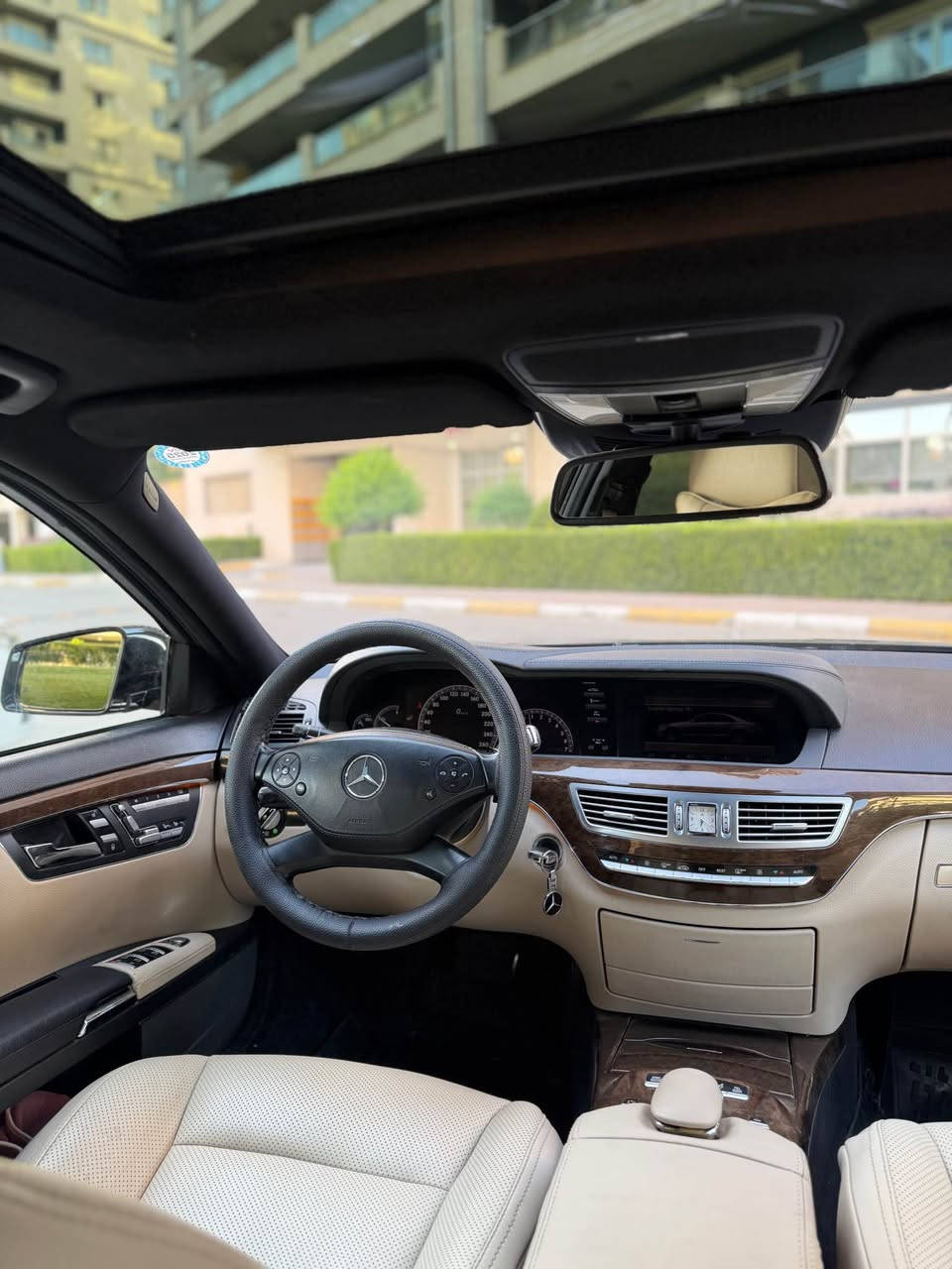 ‏‎مارسيدز S350 مۆدیل 2011 بۆدی AMG خلیجی سفری شە ریکەی سە ردار زه مان به نزين 6 پستؤن مە کینە عادى مرغوب بێ بۆیاخ سە یارە کە مە کینە و گێری نە کراوە تە وە 
 فول مواسە فات ‏‎(_ پانۆراما ناوو زەرد ، نازۆر ، پێنج پە ردە - خە تی جادە- کوشنی پێشوو دوا مە ساج  - پارکین  - ناوفۆرمیکا   - - شاشه _كامئرا -  .  تە لە فون - قاسە - ئوتو هولد- حاسه ى پئش و دوا ⚔️ -كوشن و سوكان كاره باى -گئرى سه ر سوكانه -سيدى بؤكس ) كاره بايو هه موو گيانى به شه رته سه نه ويو و ره قه مو هه مووى تازه يه 
سعر : 210$  كه ميك مجال 
ژ.م: ***********
شوين : سليمانی السليمانية, العراق
