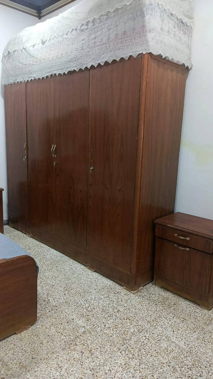 غرفه نوم مستعمله نضيفه بدون دوشك السعر 600 وبيها مجال التواصل ***********
