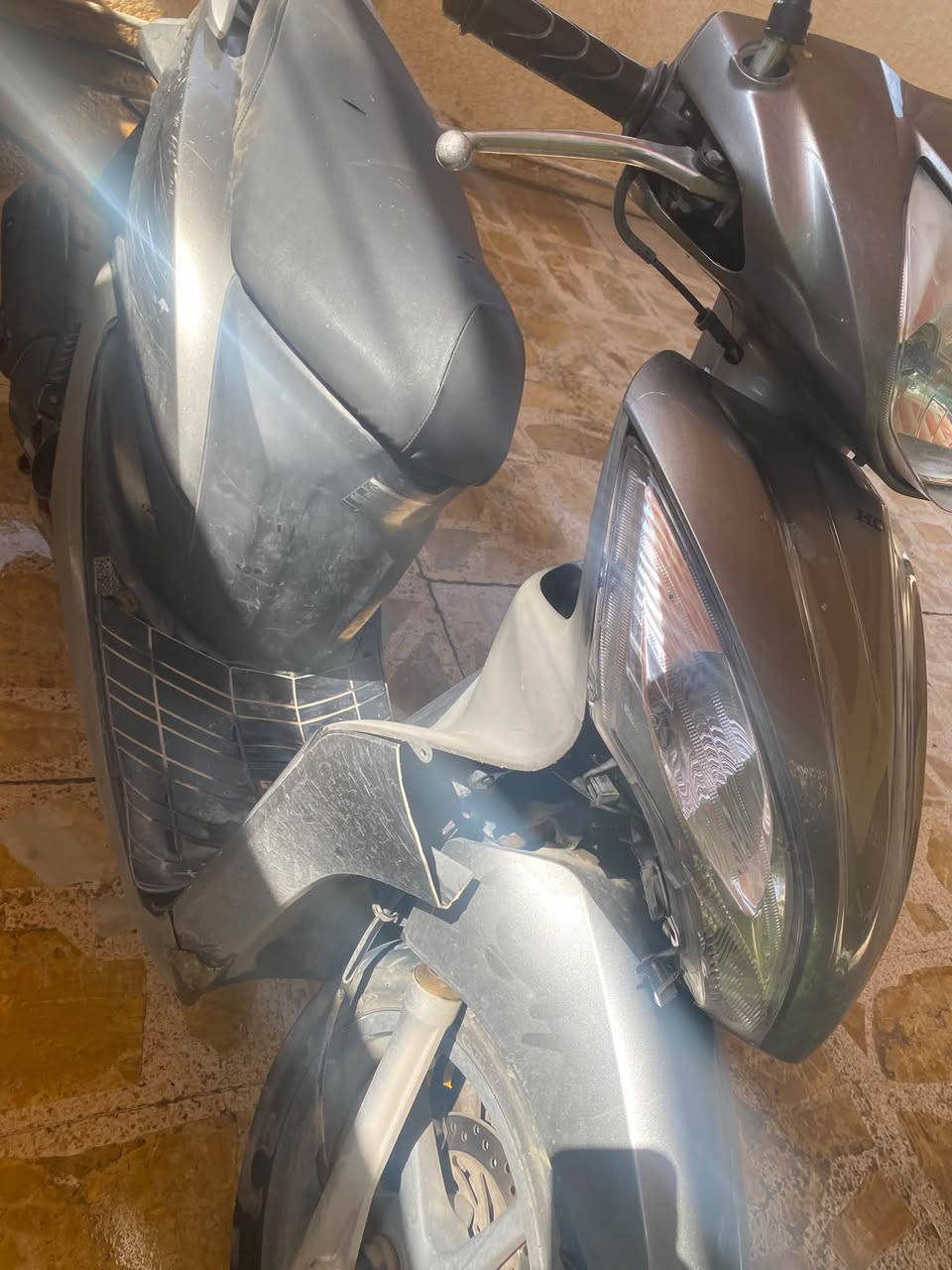 Honda Dio
هوندا ديو للبيع 

السعر: 850 ألف قابل للتفاوض بالمعقول

🔹 ديو نظيف

🔹 المحرك ما مفتوح

🔹 ما مبدل بي شي حسب الحالة

🔹 أوراقه موجودة

🔹 الماطور جاهز للفحص والتجربة

🔹 بيه خدوش استعمال طبيعية

🔹 بيه نقص قطعة بسيطة من الدرع ومبينة بالصور

🔹 البيع للجادين فقط

📍 الموقع: سامراء
رقم الهاتف ***********
