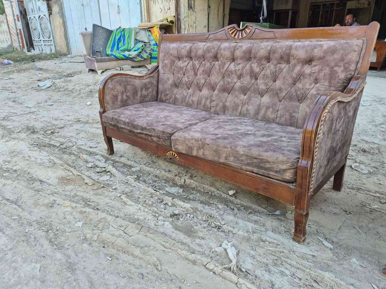 قنفات2كبار زان صاج 6مقاعد السعر 125العنوان الحمز ه الغربي الحي العسكري الاستفسار ***********
