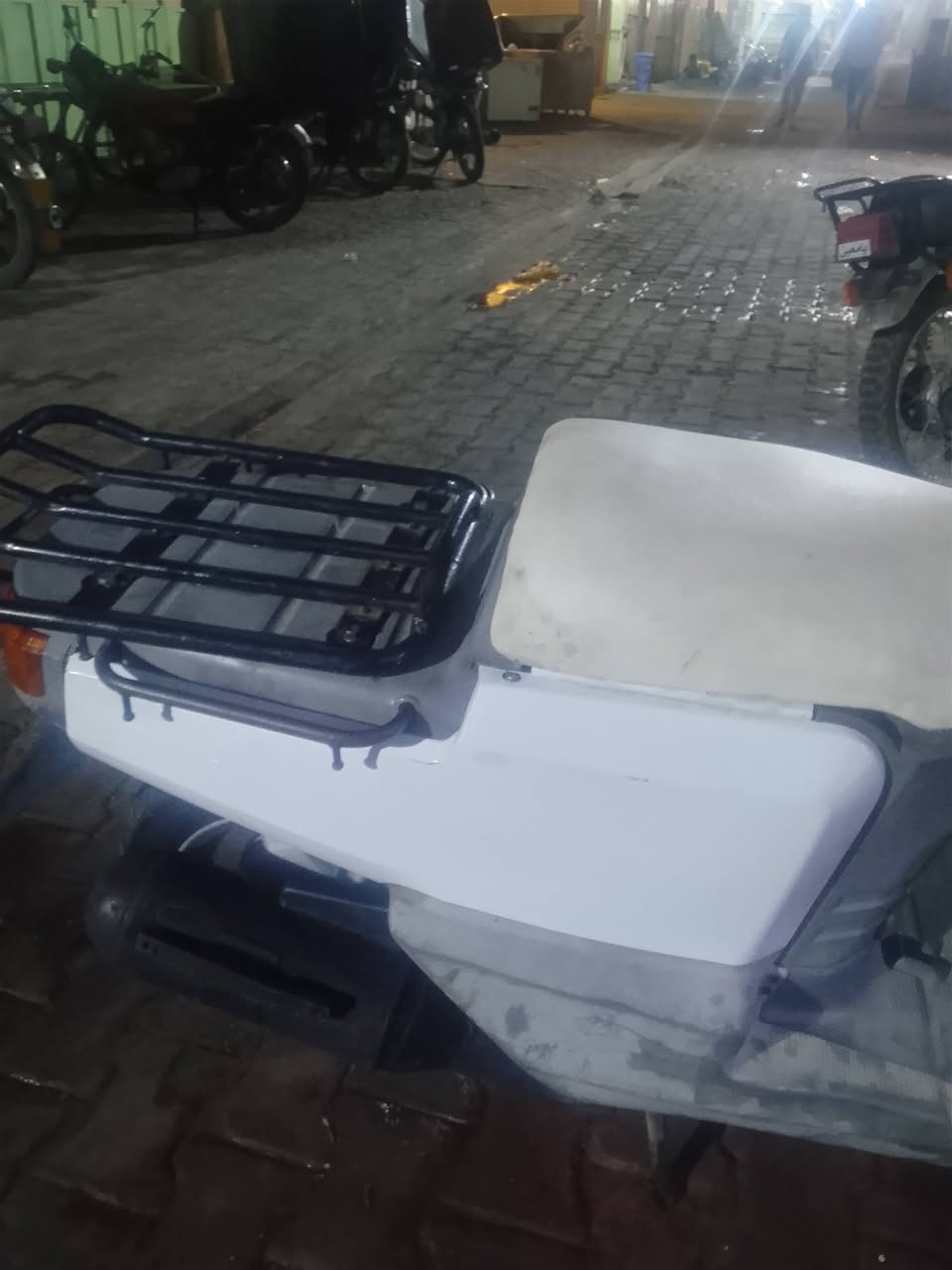 بيكم للبيع فقط 
300 بيها مجال
***********

