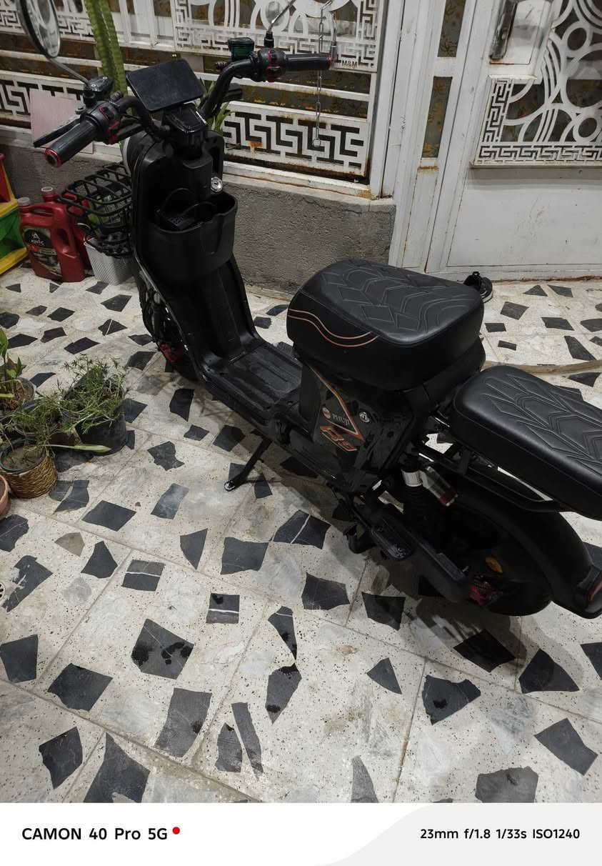 سلام عليكم دراجه شحن R9 خمس بطاريات شغاله بس بطاريات تعبانه السعر 200وبيه مجال رقم ***********@

