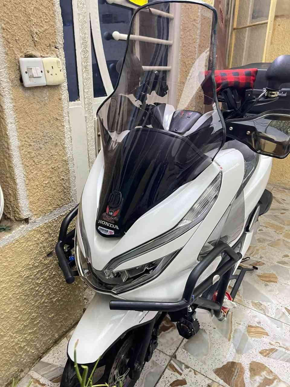 سلام عليكم جامعة  Pcx جيل الثالت مضلة بيها بس قاعده مال البرغي مكسوره والباقي كاملة ماشر عليها بلسهم مشدوده ع دراجتي للبيع السعر 75وبيها مجال إذا تريد فديو لها عادي اصورلك/ مكاني الشعب(***********) 

ملاحظة الدراجة مو للبيع
