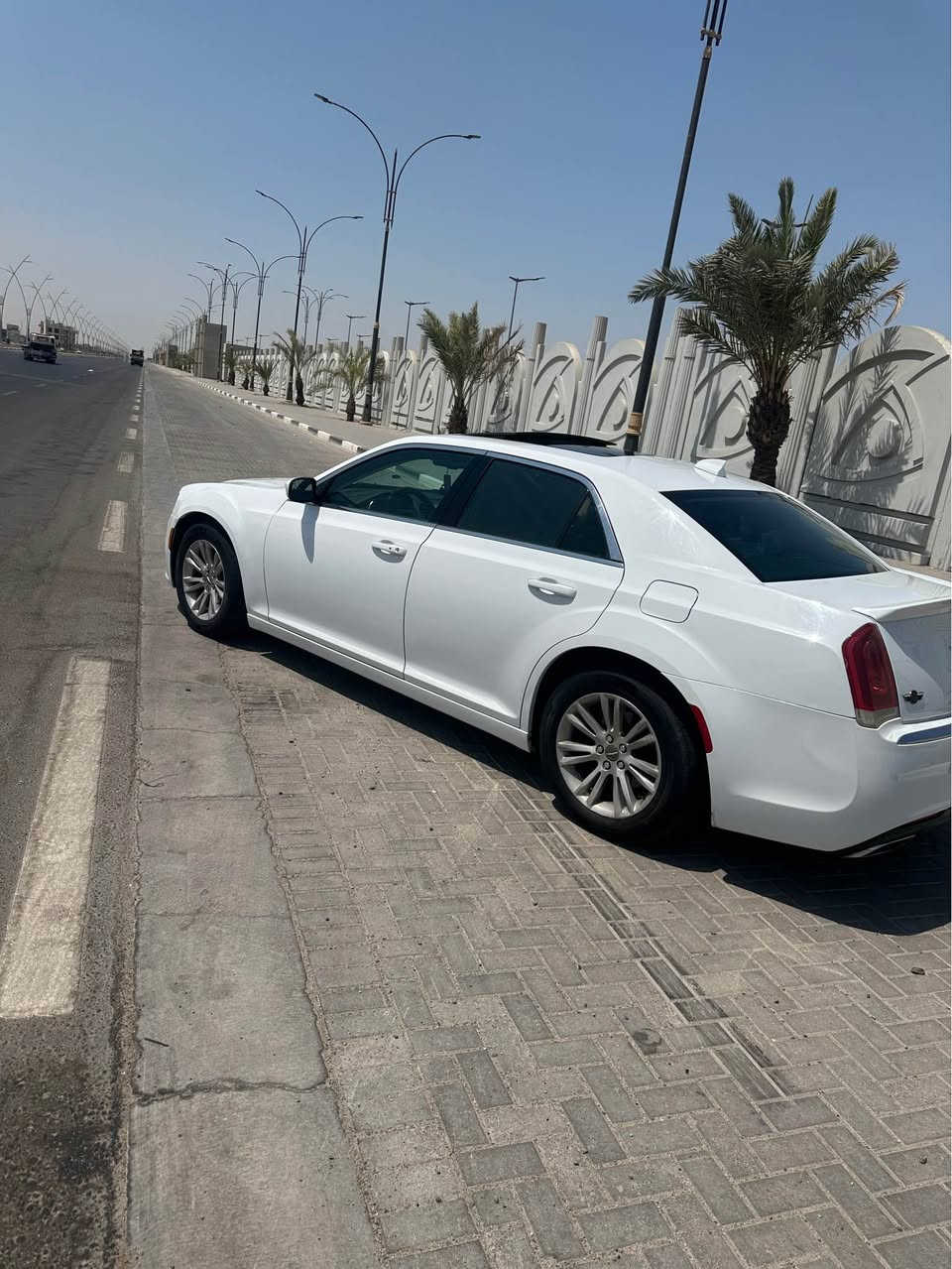 اوباما مديل ١٦ رقم اربيل ورارد امريكي بيه حافت البنيد شويه صبغ بدون فتح ول باقي كله كفاله بدون ارباك بدون دواخل بدون اي شي فئة لمتدد سيارة جديد جدا ً ستعمال شخصي كير مكينه حداديه تخم تاير ويل مكسيكي اصلي جاهزه 
ملاحظه بيه شويه بارد بل جاملغ امامي سعر ٢١٨ وبيه مجال كلش قليل *********** البصرة, العراق
