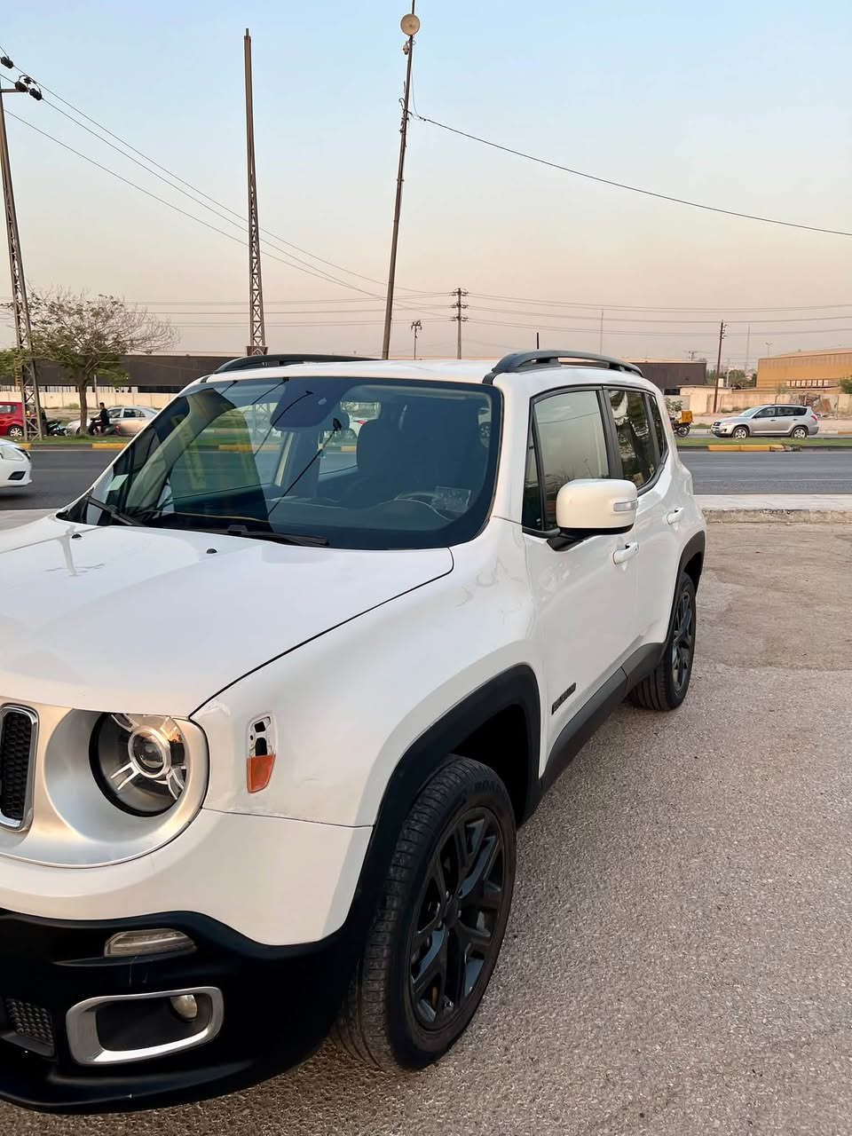 🚘 للبيع: Jeep Renegade Latitude 2018
🔥 سيارة جيب رينيجيد بحالة ممتازة، بمحرك 2.4 لتر وأداء قوي، مناسبة للاستخدام اليومي والسفر

🔹 المواصفات:
• الموديل: Jeep Renegade
• سنة الصنع: 2018
• المحرك: 2.4 لتر – 4 سلندر
• القوة: حوالي 180 حصان
• ناقل الحركة: أوتوماتيك 9 سرعات
• نظام الدفع: AWD – دفع رباعي

✨ مميزات السيارة:
• دفع رباعي AWD
• تصميم شبابي وعملي
• تحكم فول بالستيرنج
• مثبت سرعة (كروز كنترول)
• طقم إطارات جديد

📌 ملاحظات:
• السيارة كاملة وما بيها أي نقص
• جاهزة للفحص، والفحص على حساب المشتري

💰 السعر: 115$
📍 الموقع: كربلاء
📞 للتواصل: ***********
