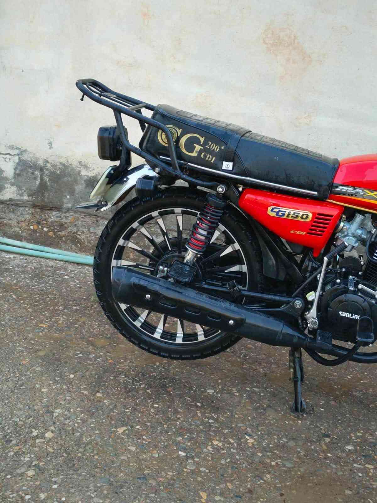 السلام عليكم 
دراجة سونك 2025 نازلة بداية 2026 اوراق كارتونية محرك 200cc نظيفة وخير من الله ما مشتغلة دليفري من الشغل للبيت تايرات جديدة كهربائيات كلها شغالة على حسب الأصول 
السعر 800 الف وبي مجال بسيط 
رقم الهاتف ***********
مكان حي اور نهاية سبع قصور
