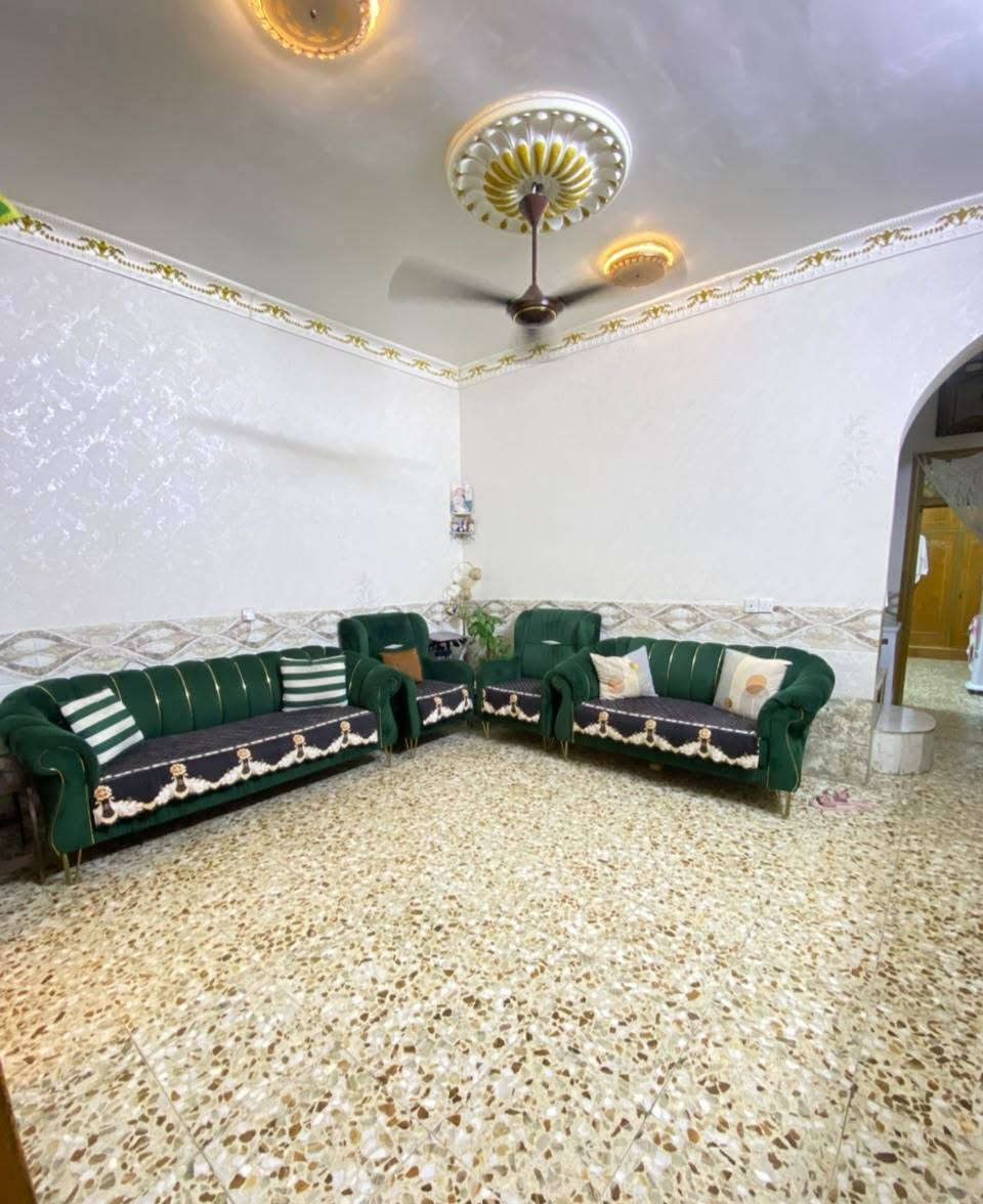 🏠 بيت للبيع – حي الصحفيين
📍 الموقع: حي الصحفيين، قرب محطة الوزني
📐 المساحة: 100 م² (5 × 20)
🏠 طابقين
💧⚡ خدمات كاملة
تفاصيل البيت:
🔹 الطابق الأول:
استقبال
صالة
مطبخ
غرفة نوم
صحيات
غرفة نوم إضافية مع صحيات خاصة بها في الطابق الثاني، تابعة للطابق الأول

🔹 الطابق الثاني: شقة مستقلة مع درج خارجي، تتكون من:
غرفة نوم
صالة مع مطبخ
صحيات
✅ مجموع البيت: 3 غرف نوم 
✅ البيت كامل من جميع التفاصيل وجاهز للسكن

للاستفسار والتواصل 
*********** واتساب
