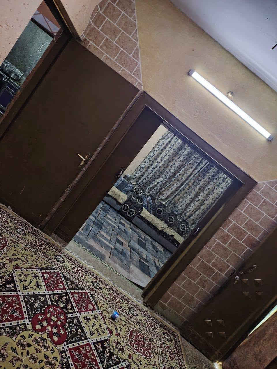 السلام عليكم
بيت طابو صرف للبيع ٣٠٠م ام العصافير صب كونكريت 
قرب الروضة العبير سنه البناء ٢٠٠٠ ترميم قبل أشهر 
 غرفتين وصالة ومطبخ وبراني وصحيات داخليه وخارجيه
السعر ١٠٥  قابل للتفاوض 
***********
