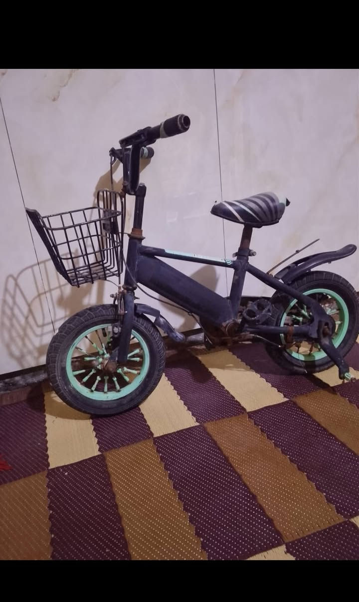 اغراض منزلية للبيع 
واتس اب ***********
متواجد فيس

نص مكتوب في الصور:
- ٣٥
- 250 وبي مجال
- +964 772 481 5...
- قبل ٣١ دقيقة