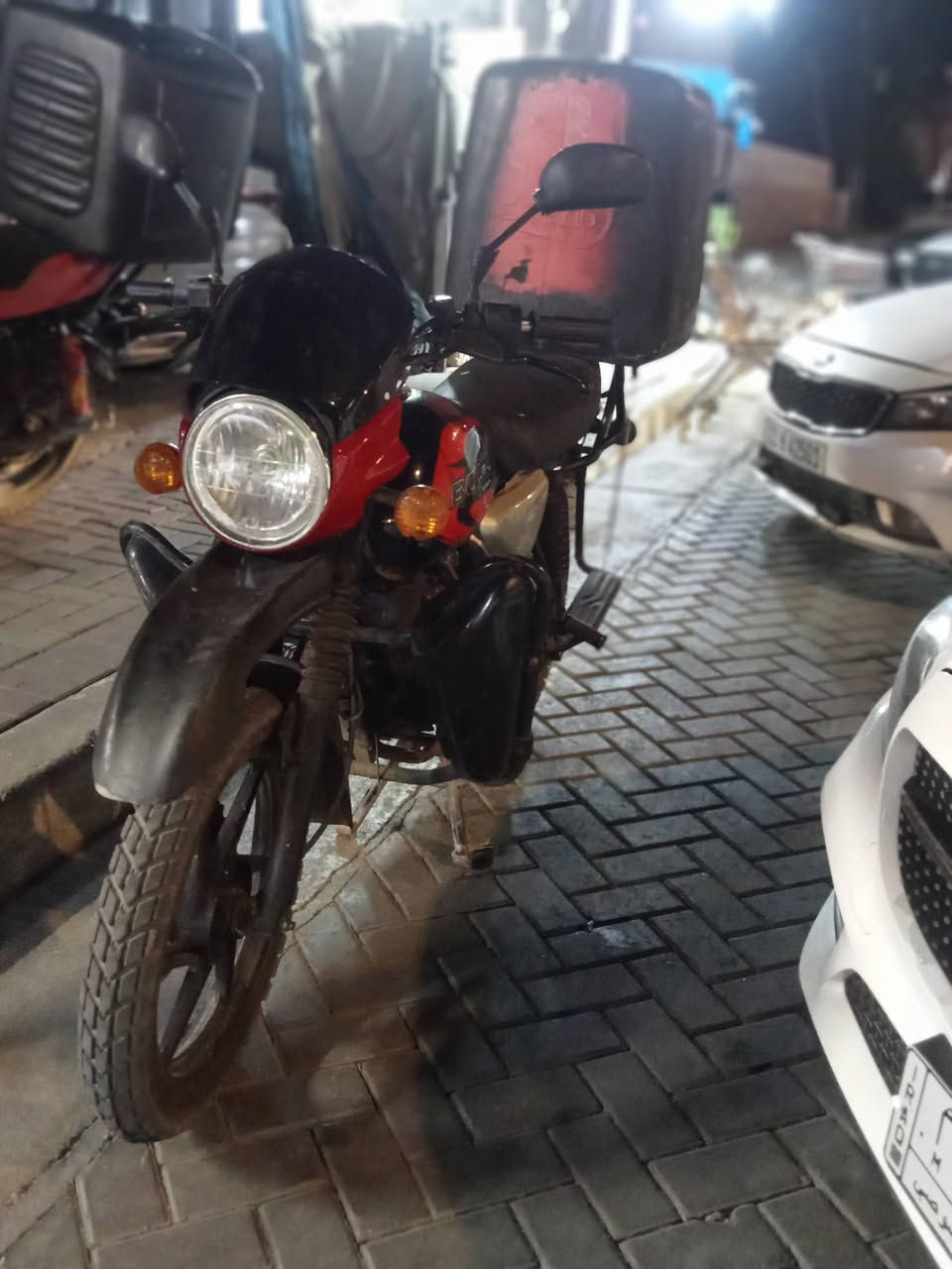 بوكسر 23 أوراق ضاعت من اسويلك مكاتبه واتعهدلك بكل شي مكينه 200 cc تحوير درجه اولى كلفني 400 الف بس تحوير تايرات جدد بريك خلفي جديد كهرباءيات شغاله 
نقصه بريك إمامي وسلف عنواني عامريه سعر 850 بيه مجال شراي يتصل خاص ممتواجد مستعجل عل بيعه *********** واتساب واتصال
