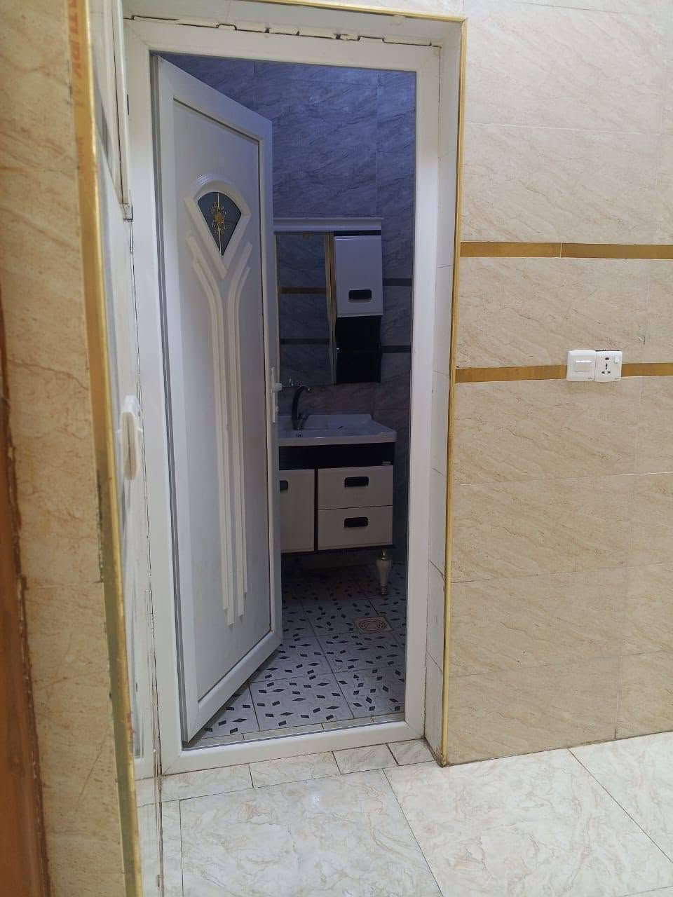 بيت للأيجار قرب مجمع الاحلا قرب البيطرة بسعر 350 الف دينار للأستفسار الاتصال على الرقم ***********
