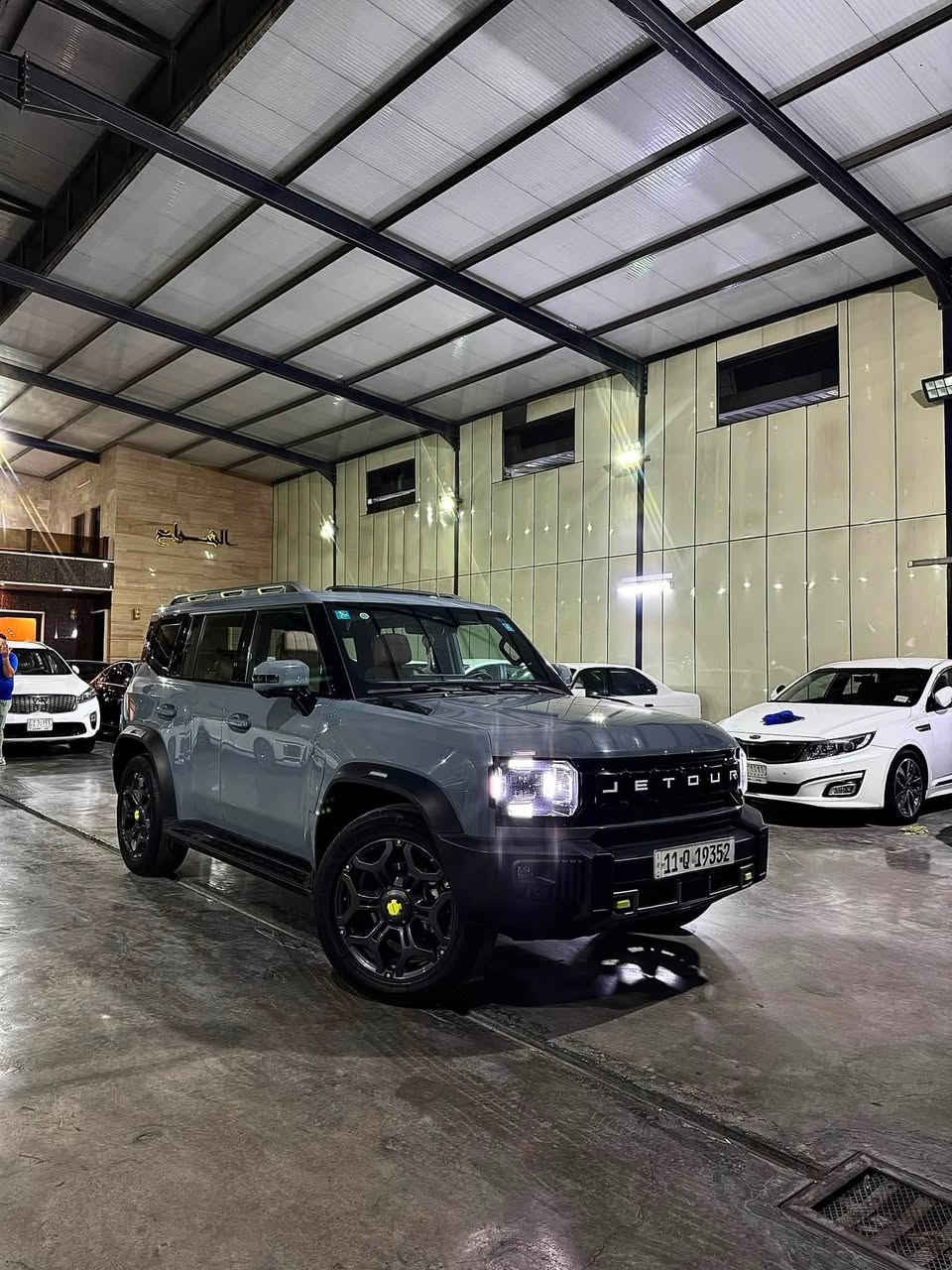🔥 للبيع | Jetour T2 2025 🔥
🚘 جيتور T2 موديل 2025 — خليجي
✨ناطق

⚙️ المواصفات 

* محرك 2.0L Turbo
* قوة 251 حصان
* عزم 390 نيوتن/متر
* ناقل حركة أوتوماتيك
* دفع رباعي 4WD
* أوضاع قيادة متعددة
* مثبت سرعة + رادار
* نظام تحديد المسار

🛋️ الراحة والفخامه

* بانوراما
* دخول وتشغيل بصمة
* تشغيل عن بُعد
* مقاعد جلد
* مقاعد أمامية كهربائية
* تحكم مناخي ثنائي المناطق
* شحن لاسلكي
* إضاءة داخلية LED
* مقود جلد
* Auto Hold
* فرامل يد كهربائية

📱 التقنيات والأنظمة

* شاشة ديجيتال
* شاشة تدعم Apple CarPlay
* كاميرات 360°
* كاميرا دوارة
* حساسات أمامية وخلفية
* Bluetooth + Type-C
* أوامر صوتية
* حساسات ضغط الإطارات

💡 الشكل الخارجي

* إضاءة LED
* كشافات
* إضاءة خلفية LED
* مرايا كهربائية قابلة للطي
* إشارات بالمرايا
* جنوط 20 إنج
* إطارات 255/55R20
* ماسحة خلفية
* مانع انزلاق
* نظام نزول المنحدرات

💰 السعر: 34 مليون دينار عراقي
🔥 وبي مجال

📍 الموقع: بغداد – الكرخ – معارض البياع 🏛️
📞 للاتصال والاستفسار: ***********
