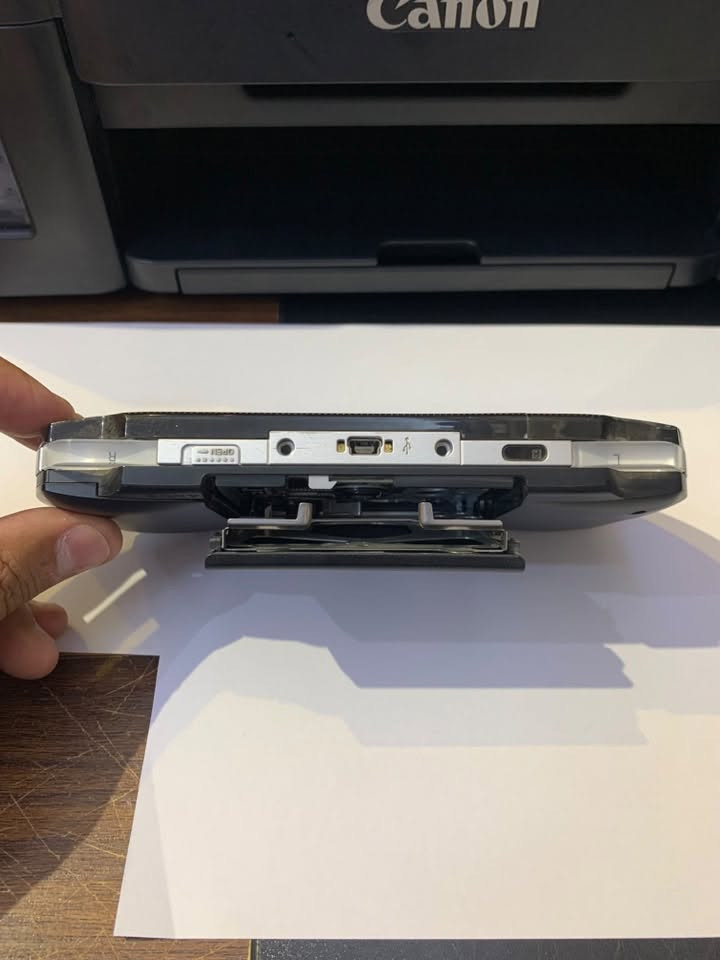 السلام عليكم جهاز psp للبيع نظيف جدا مابي اي مشكلة ولا مصلح القرص يشتغل بي العاب ومهكر وكامل كما موضح في الفيديو للبيع بسعر ٨٥ الف وبي مجال للاستفسار الاتصال على *********** متوفر واتس
