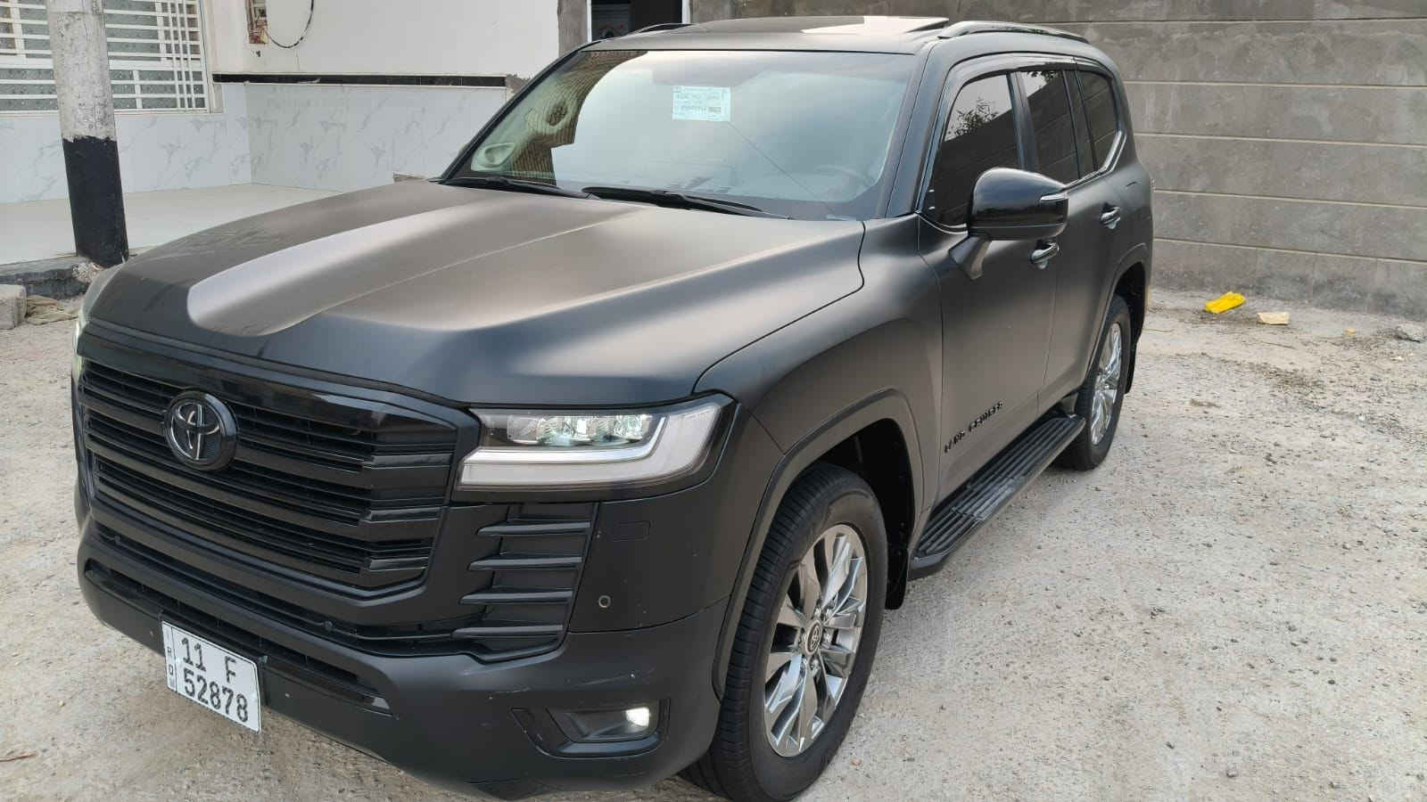 لاندكروزر VX • موديل ٢٠٢٢ • ماشيه ٤٤٠٠٠