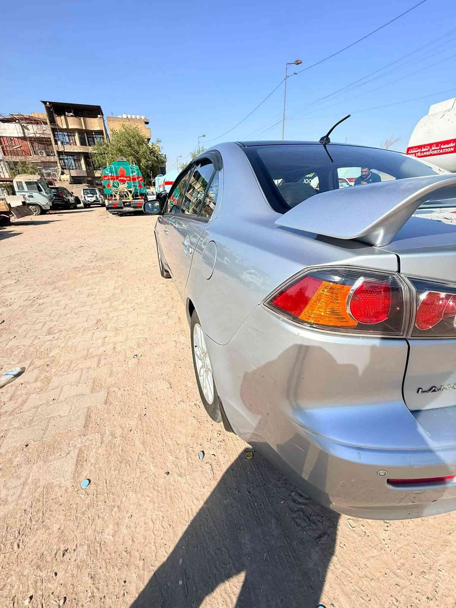 سلام عليكم مرخص صاحب الكروب
لانسر قرش موديل 16 
خليجي كامله على ٢٤ حبايه 
من صدر امامي وخلفي 
من محرك قبل شهر شاده جديد
من تخم تاير من  شاشه
من تبريد ثلج 
من كير مكفول 
سونار مندلاوي بيها 
***********
مكاني بغداد حي اور
